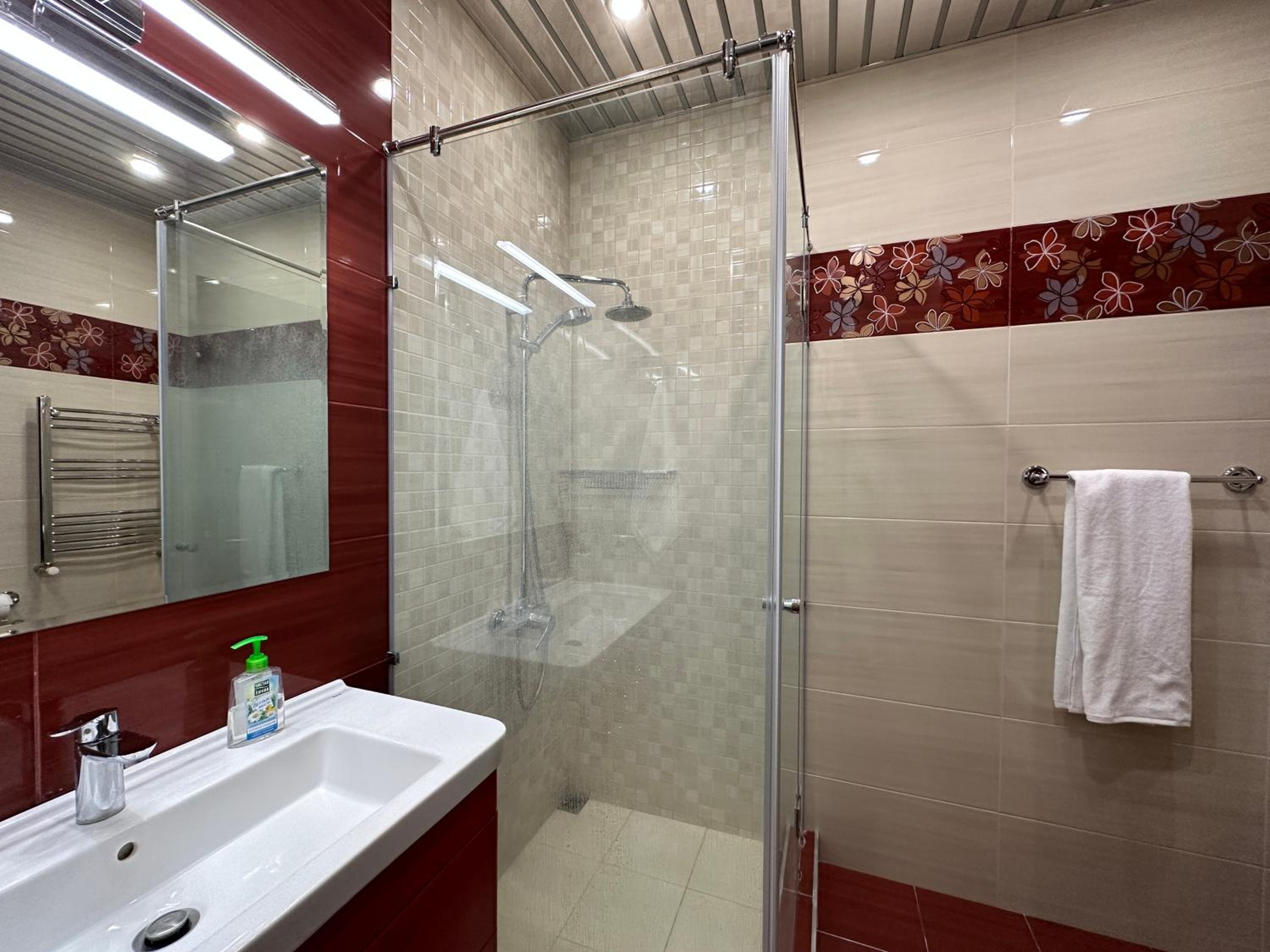 Kajaznuni Street, 3 bedrooms Luxury & Unique apartment QA888
