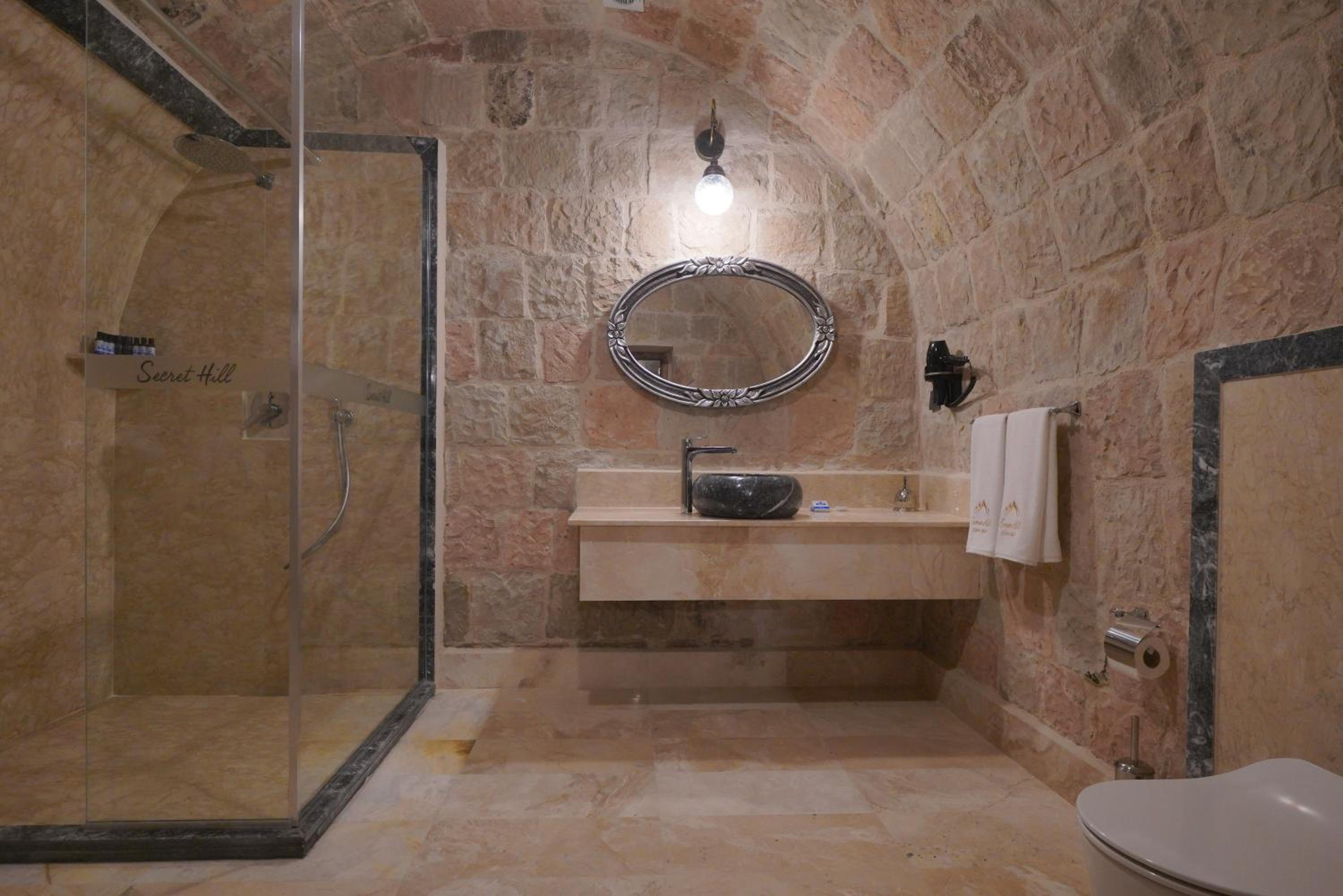 Secret Hill Cave Suites - Image 61