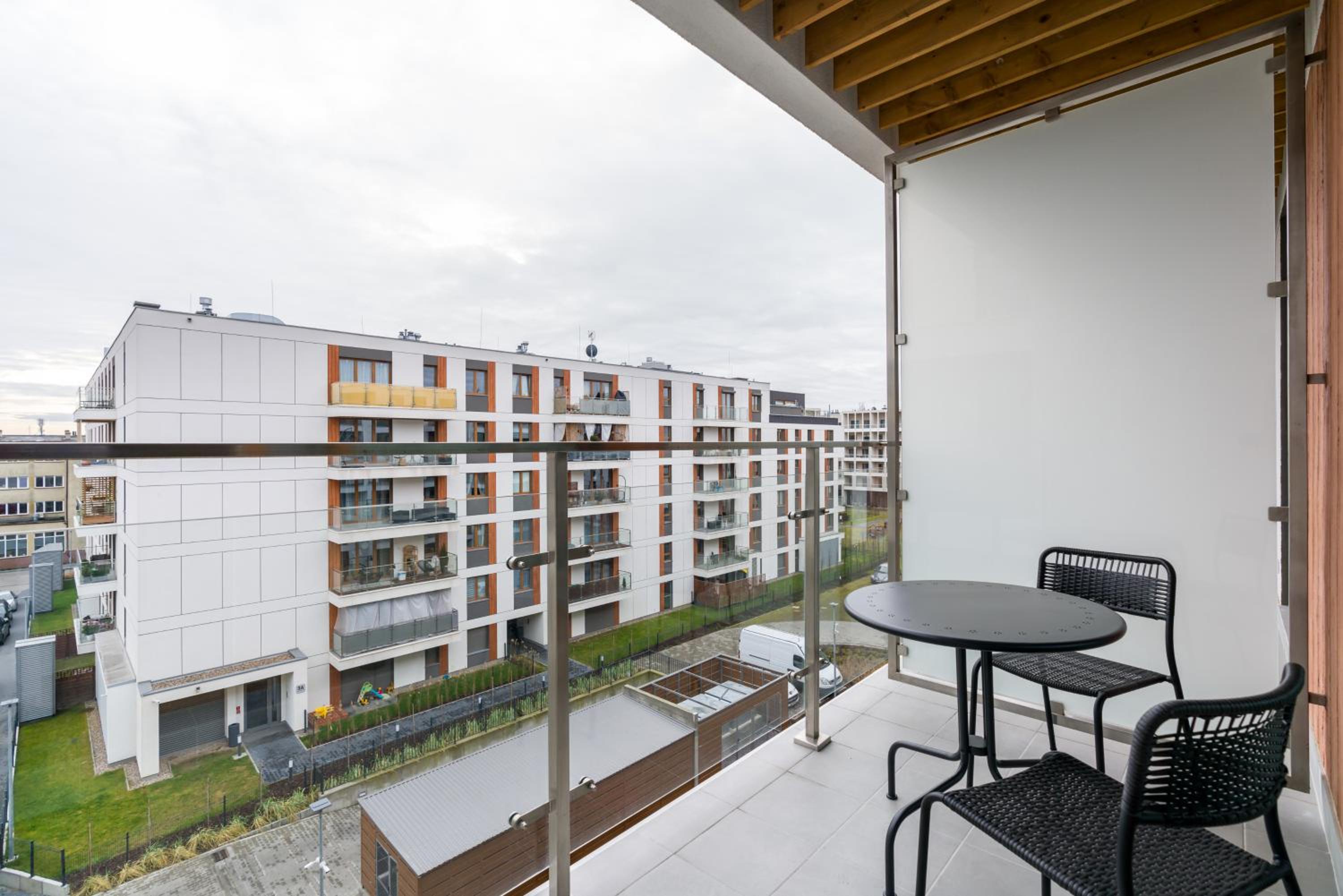 Premium Apartments Poznań Airport by Renters view 4