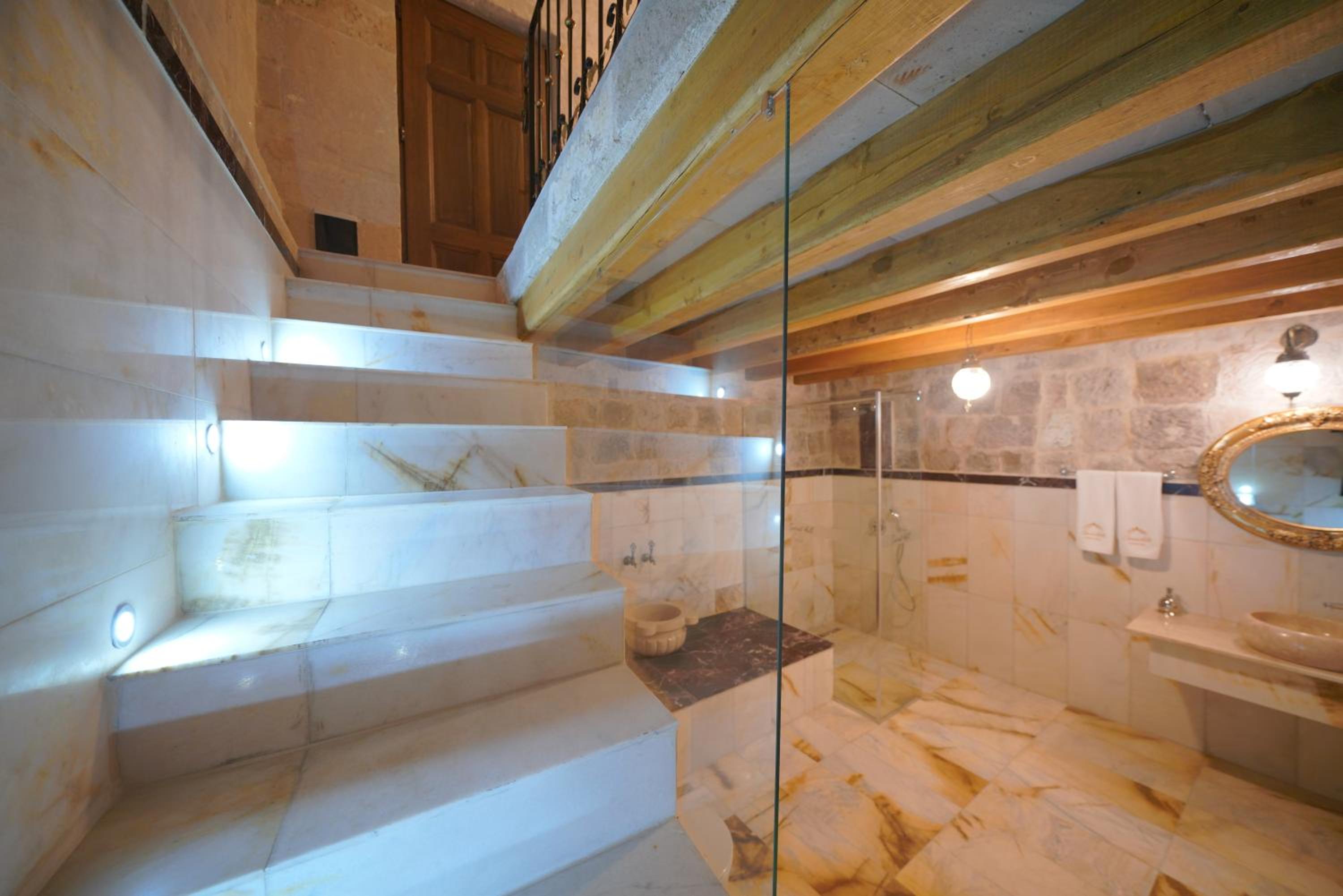 Secret Hill Cave Suites - Image 156