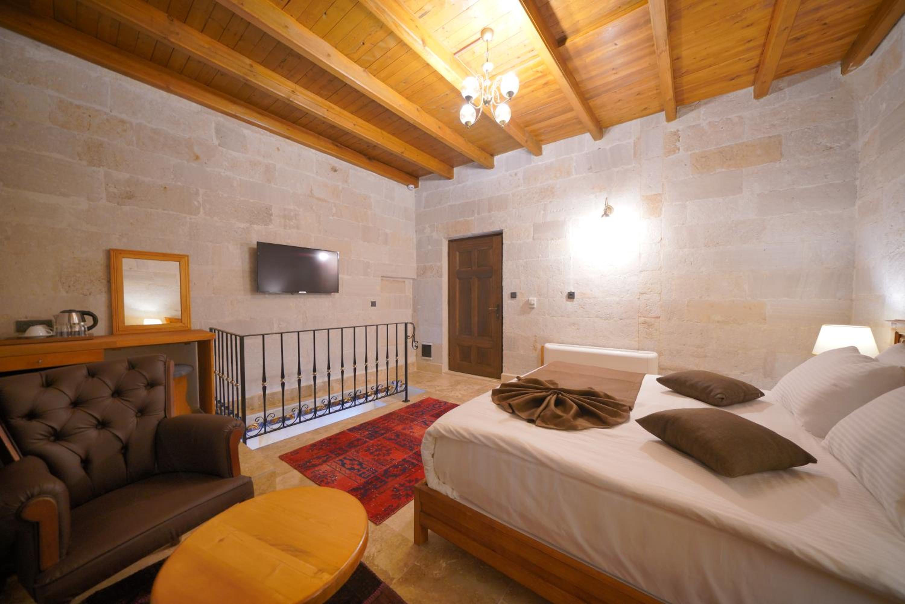 Secret Hill Cave Suites - Image 66