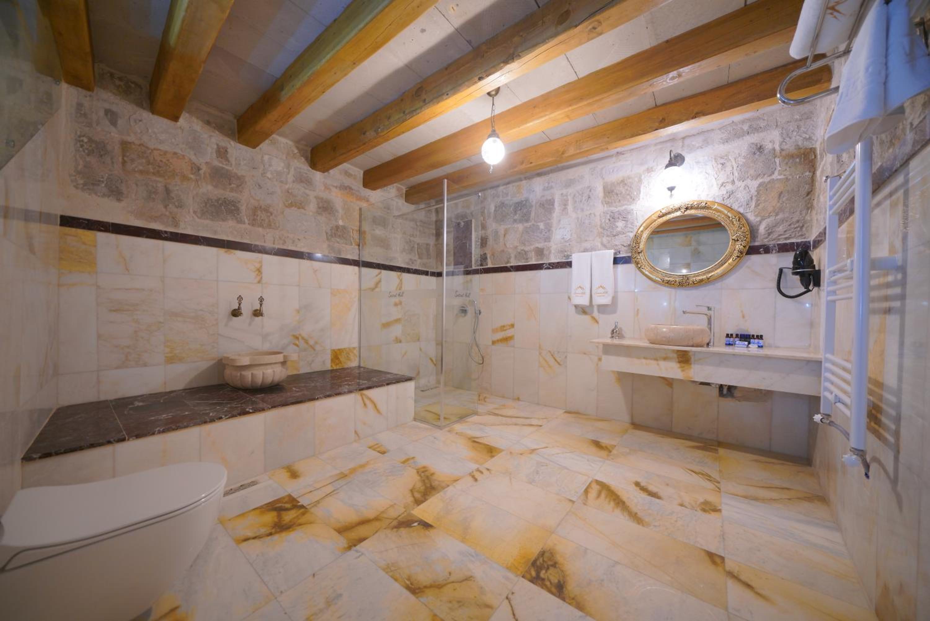 Secret Hill Cave Suites - Image 69