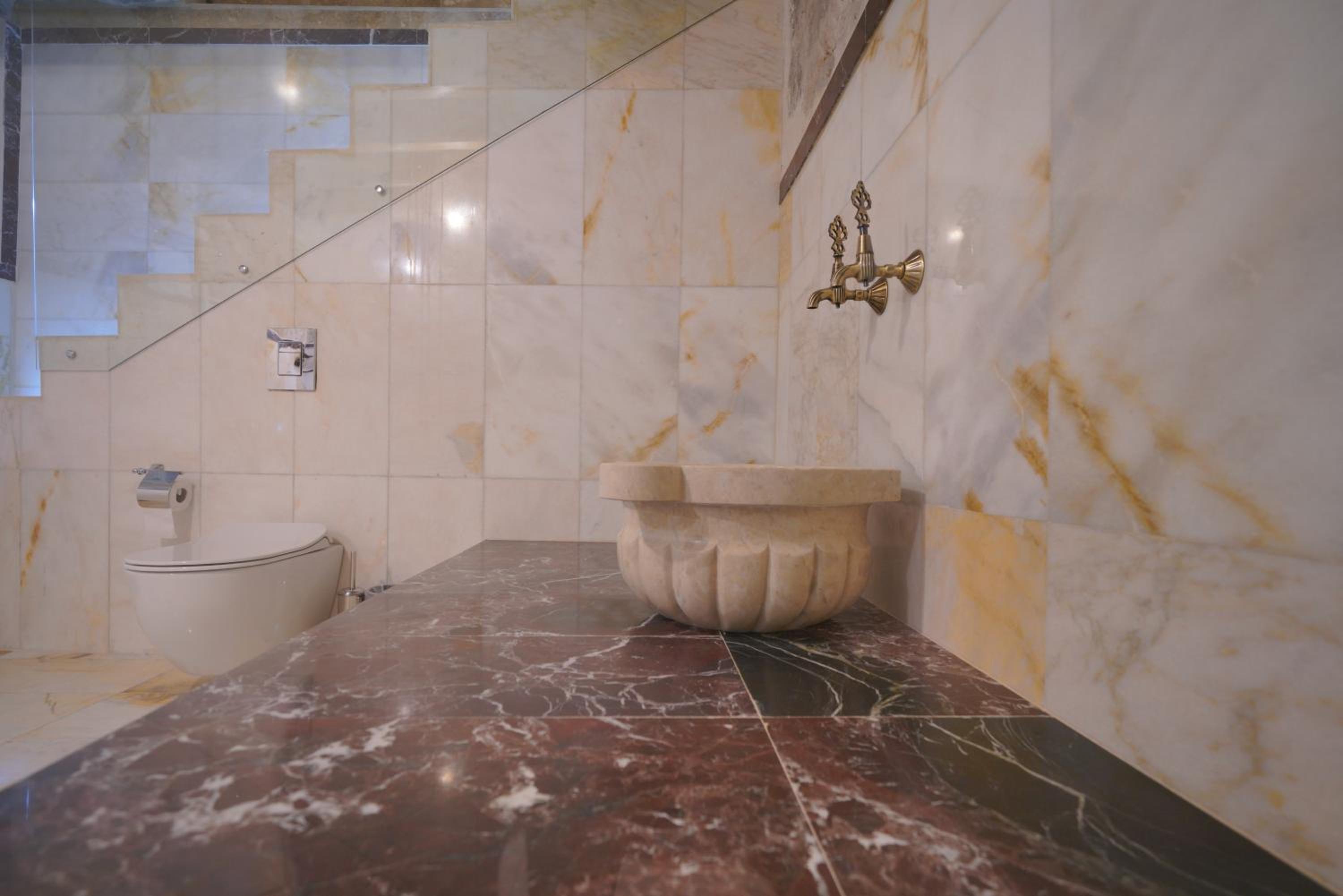 Secret Hill Cave Suites - Image 67