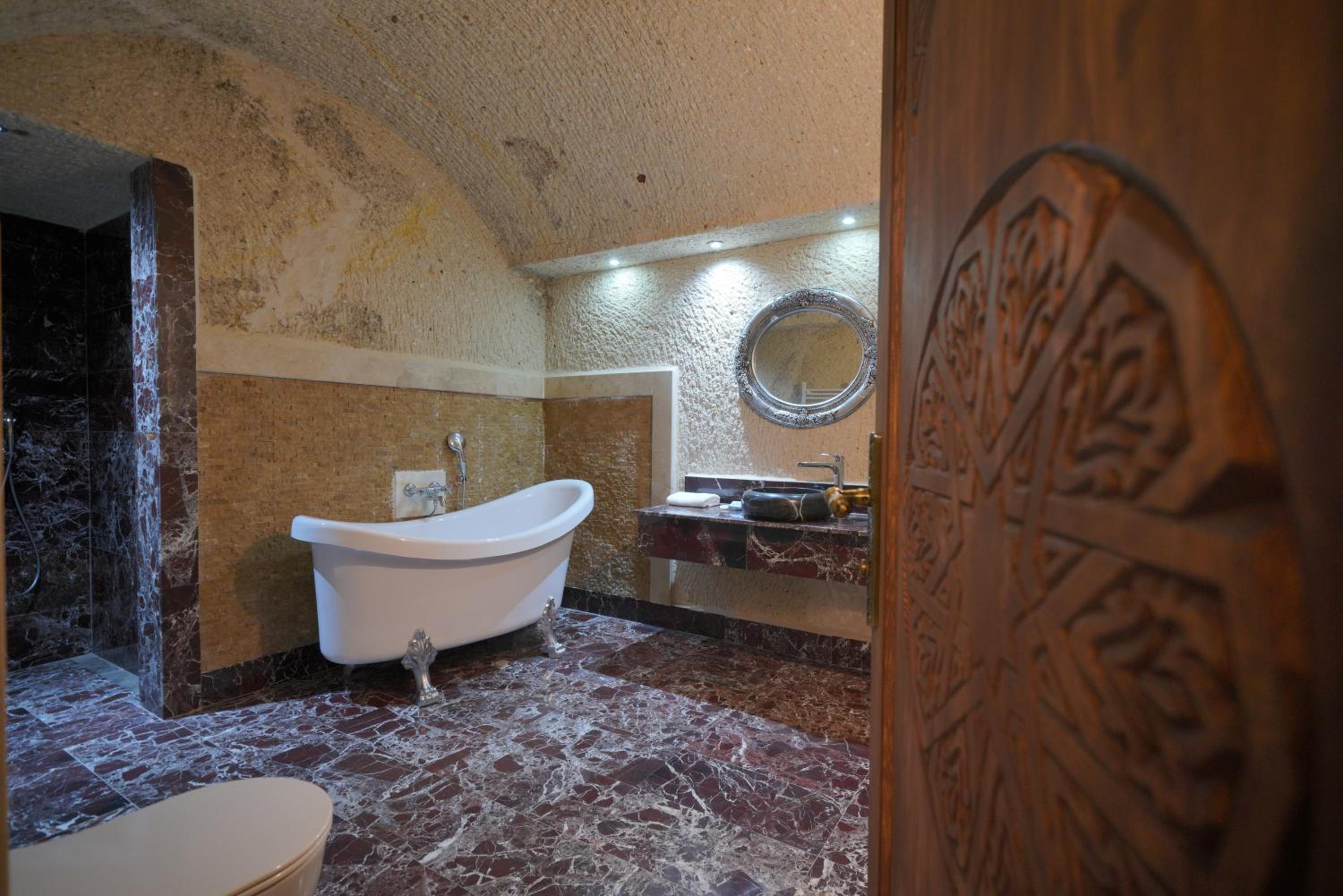 Secret Hill Cave Suites - Image 162