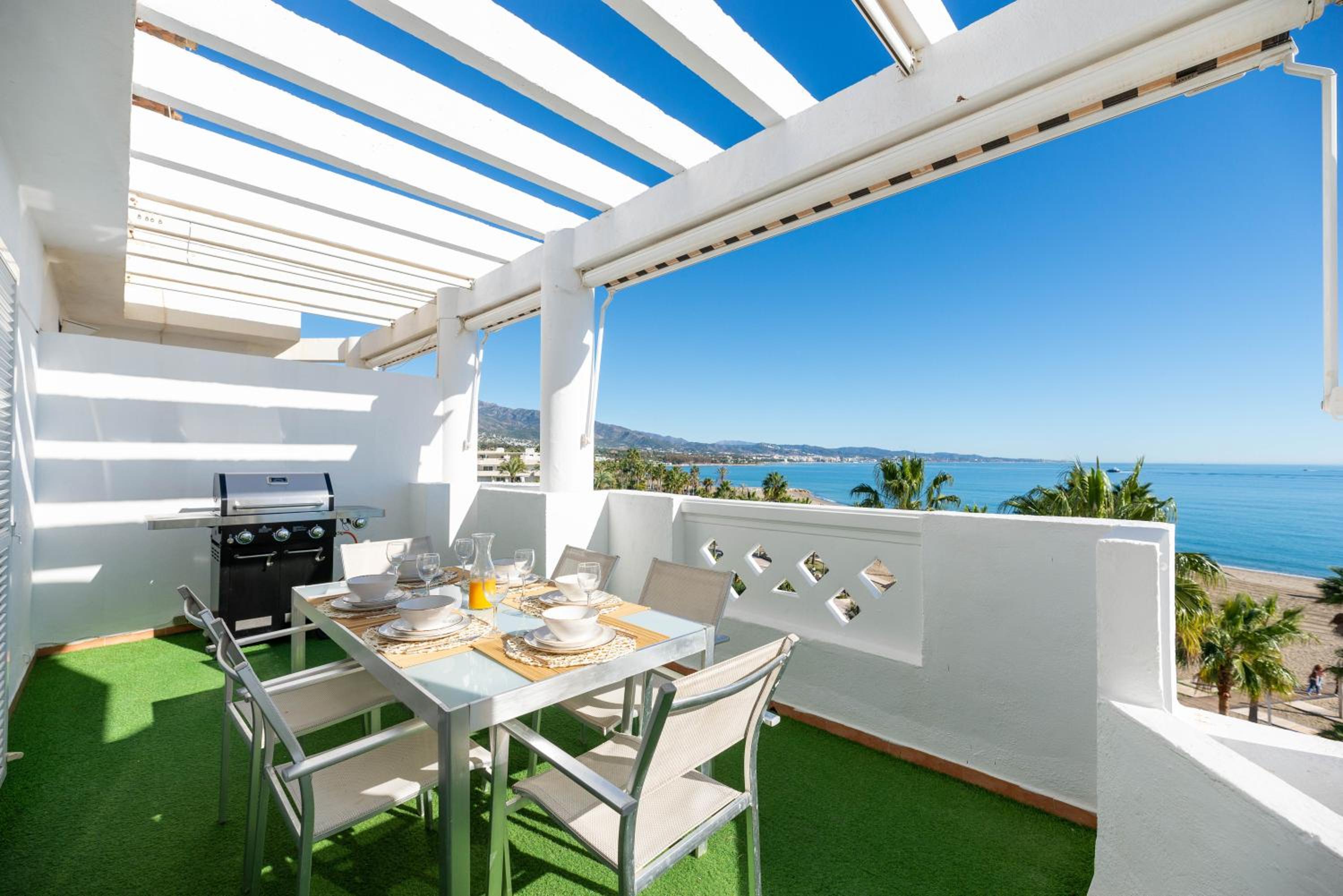 VACATION MARBELLA I Banus Waterfront Penthouse Marina, Sea View, Beachfront