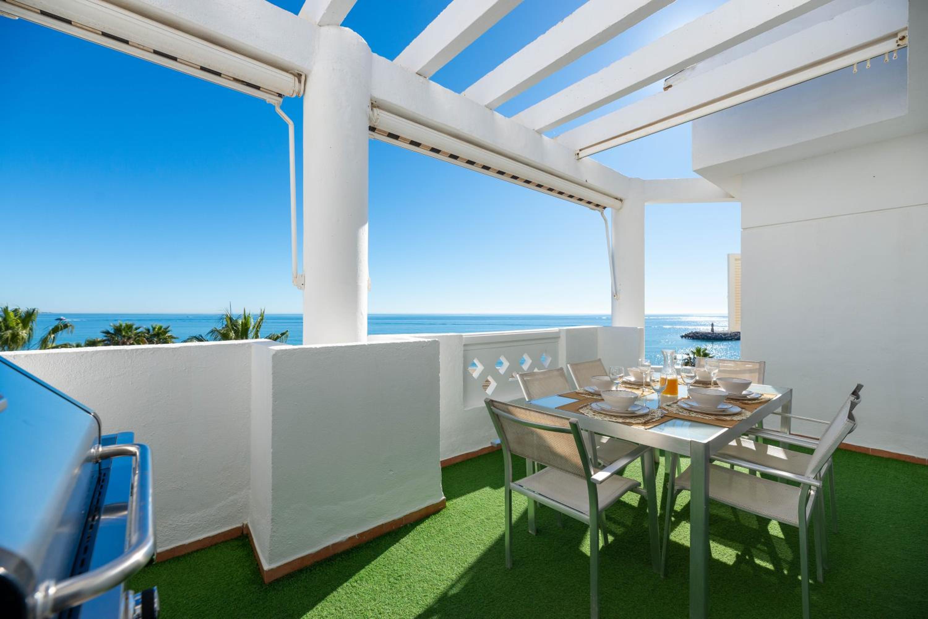 VACATION MARBELLA I Banus Waterfront Penthouse Marina, Sea View, Beachfront