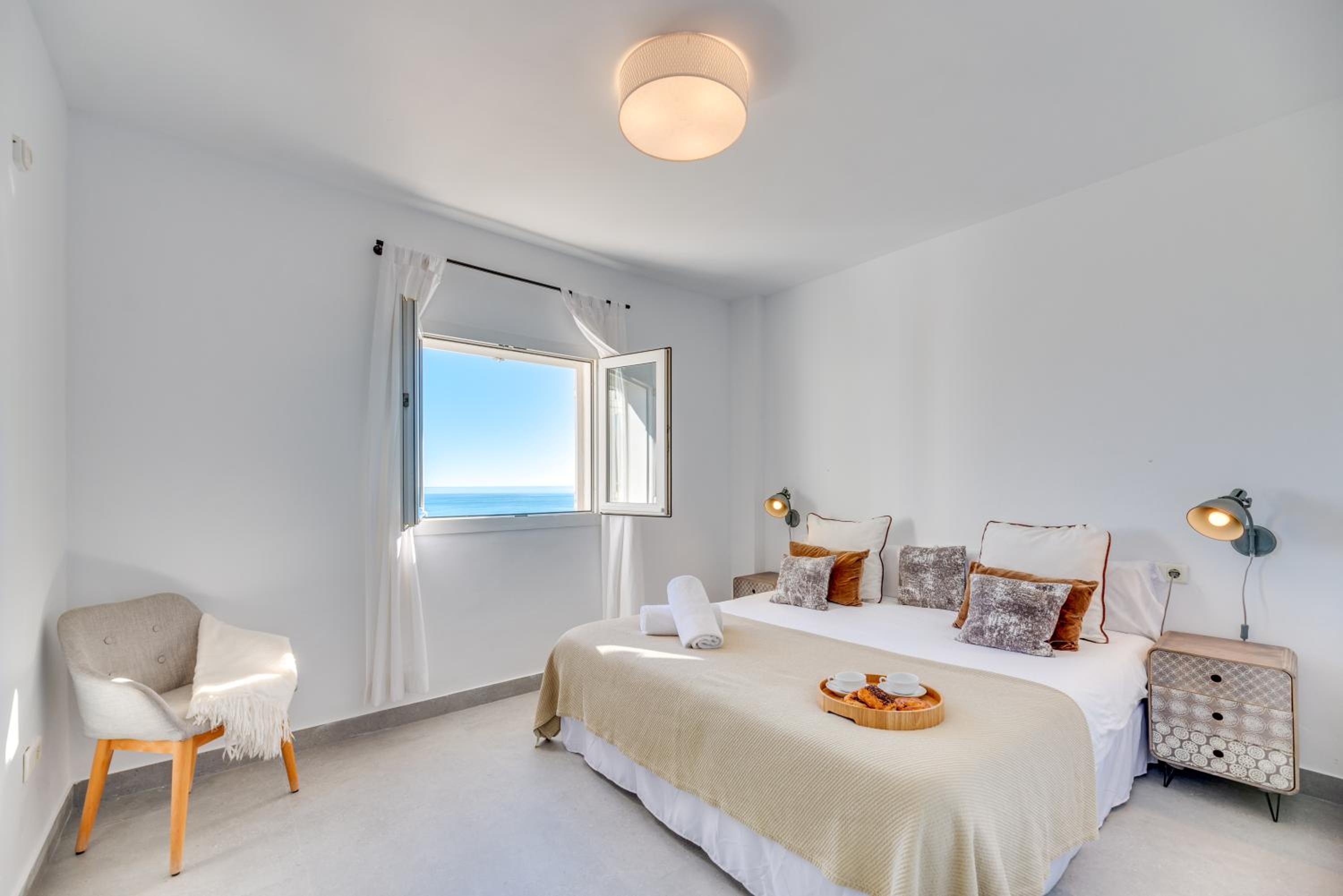 VACATION MARBELLA I Banus Waterfront Penthouse Marina, Sea View, Beachfront