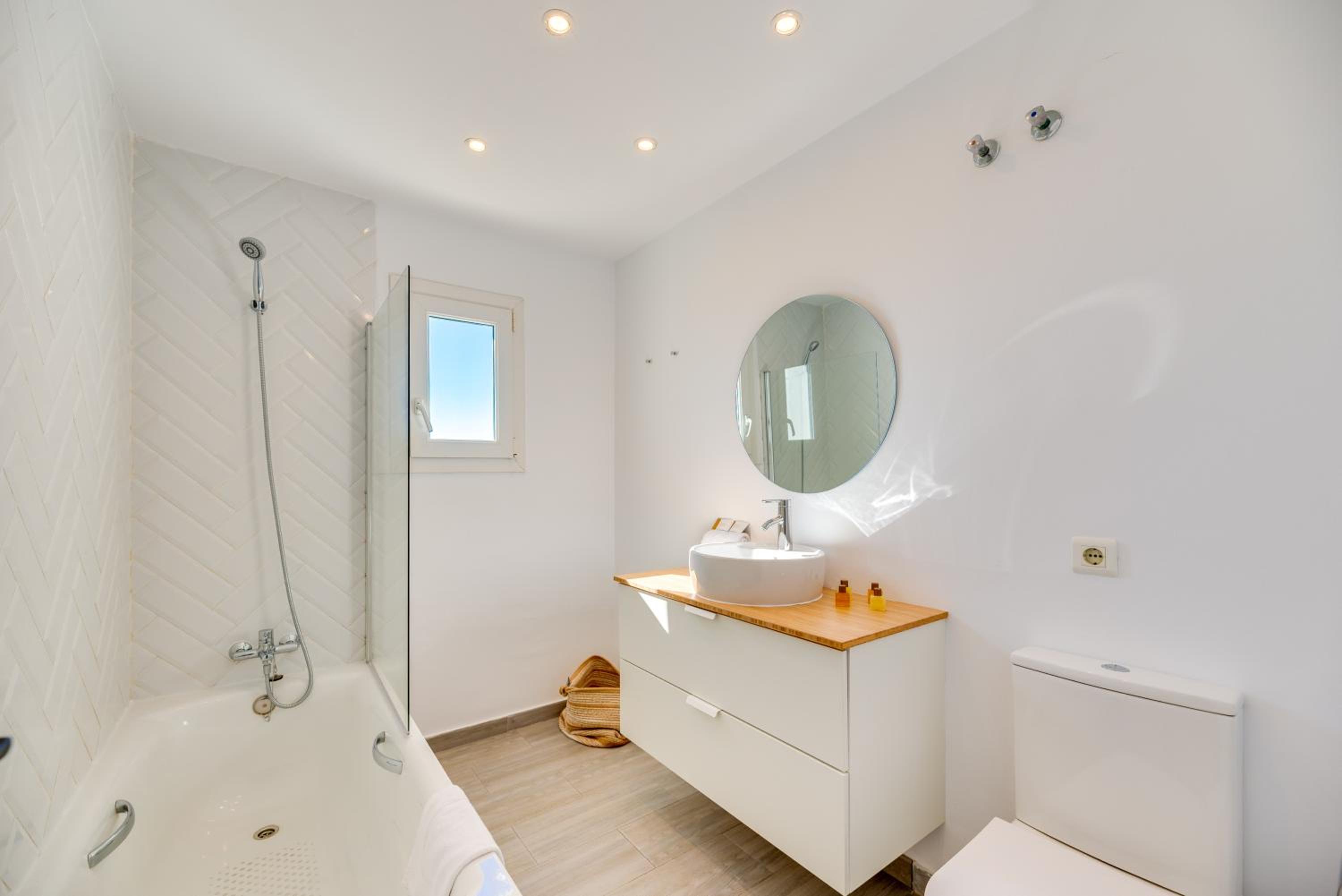 VACATION MARBELLA I Banus Waterfront Penthouse Marina, Sea View, Beachfront