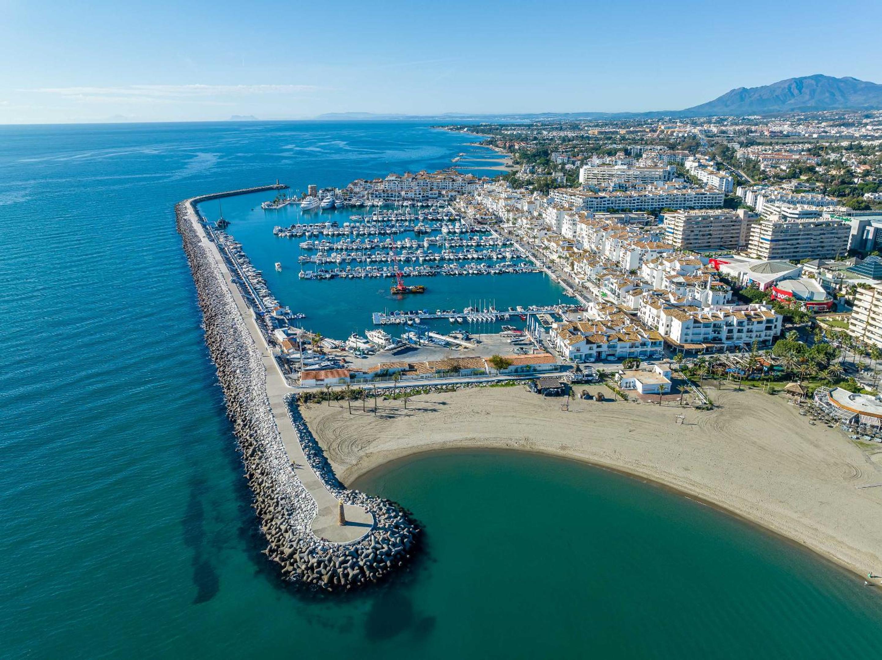 VACATION MARBELLA I Banus Waterfront Penthouse Marina, Sea View, Beachfront
