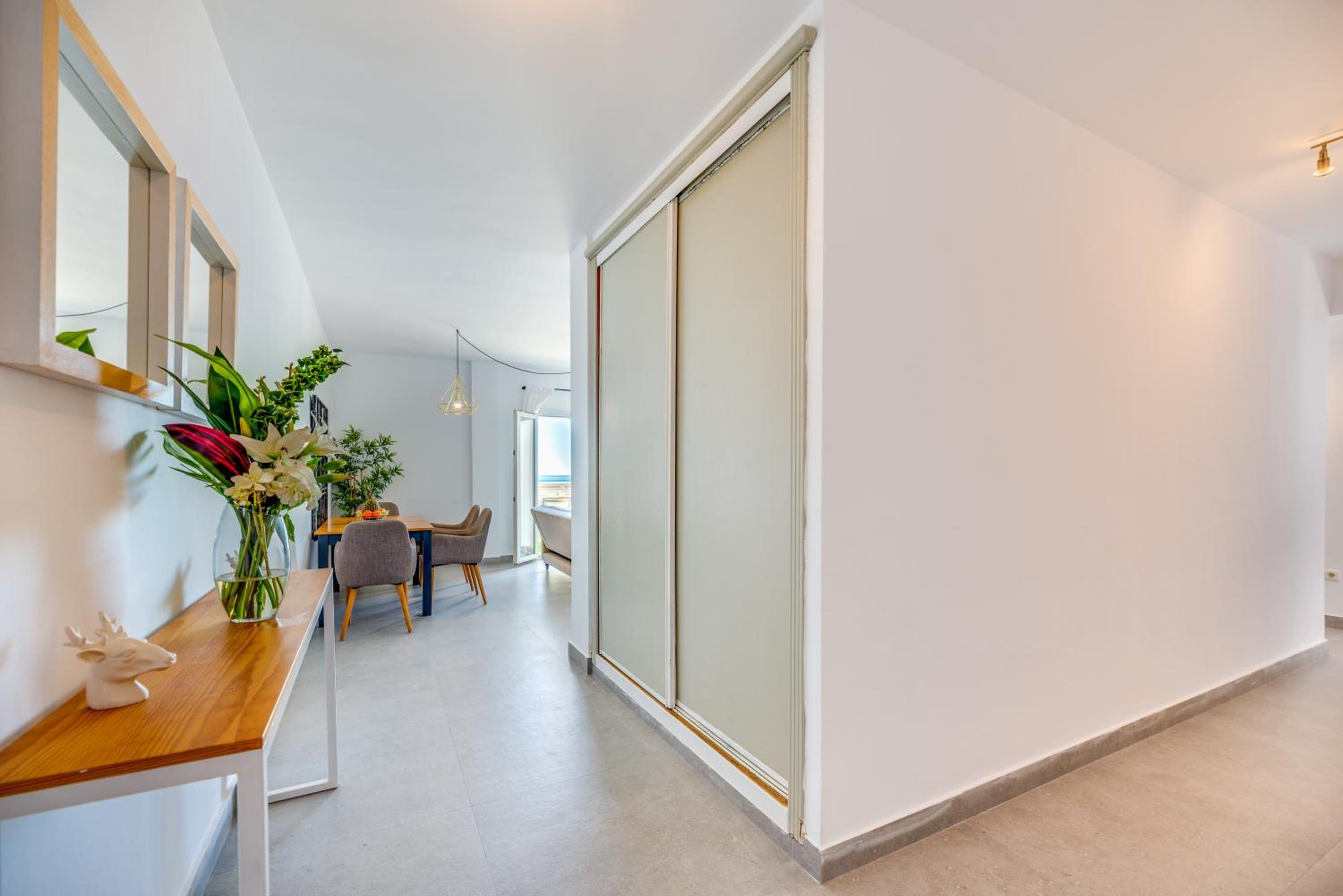 VACATION MARBELLA I Banus Waterfront Penthouse Marina, Sea View, Beachfront