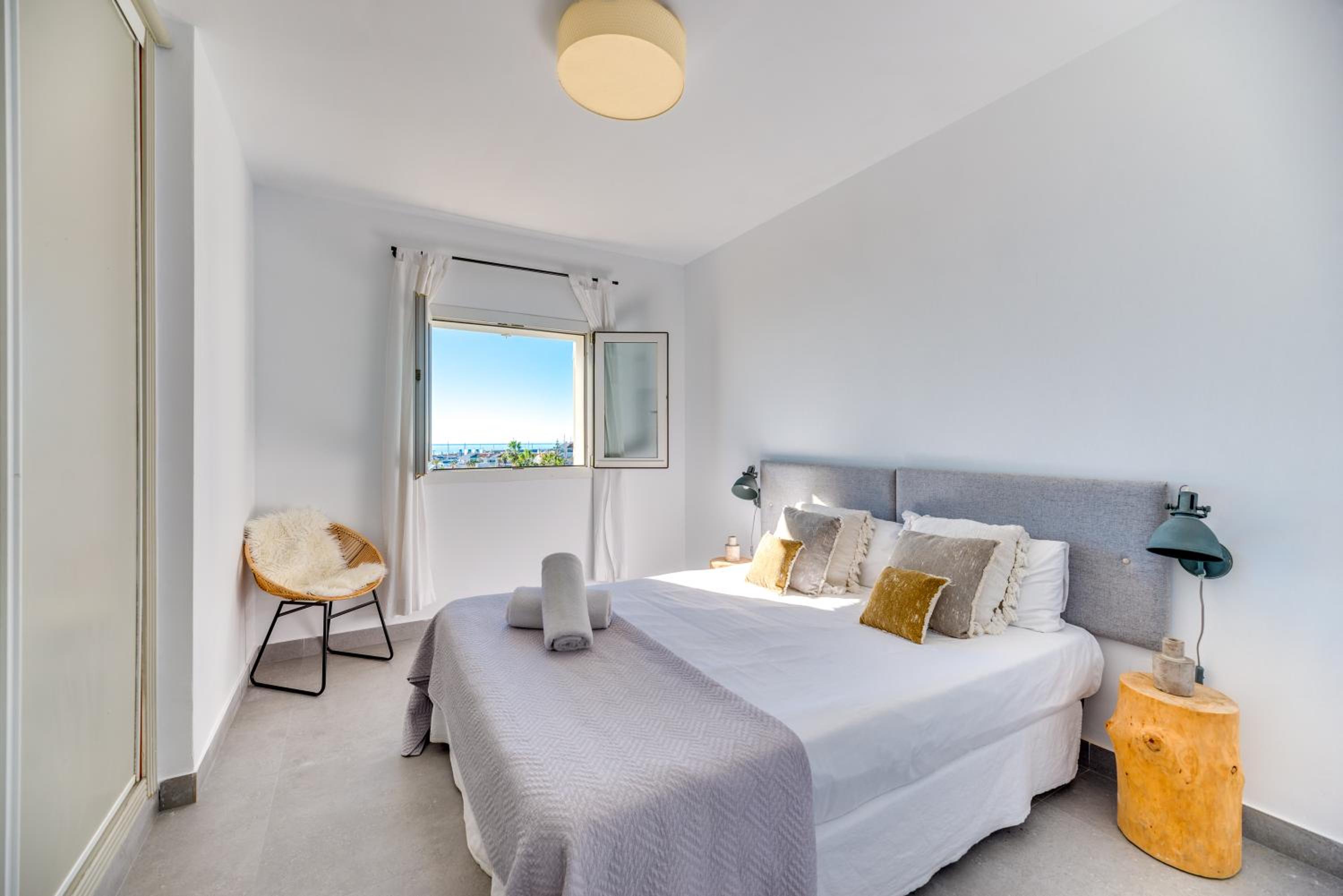 VACATION MARBELLA I Banus Waterfront Penthouse Marina, Sea View, Beachfront