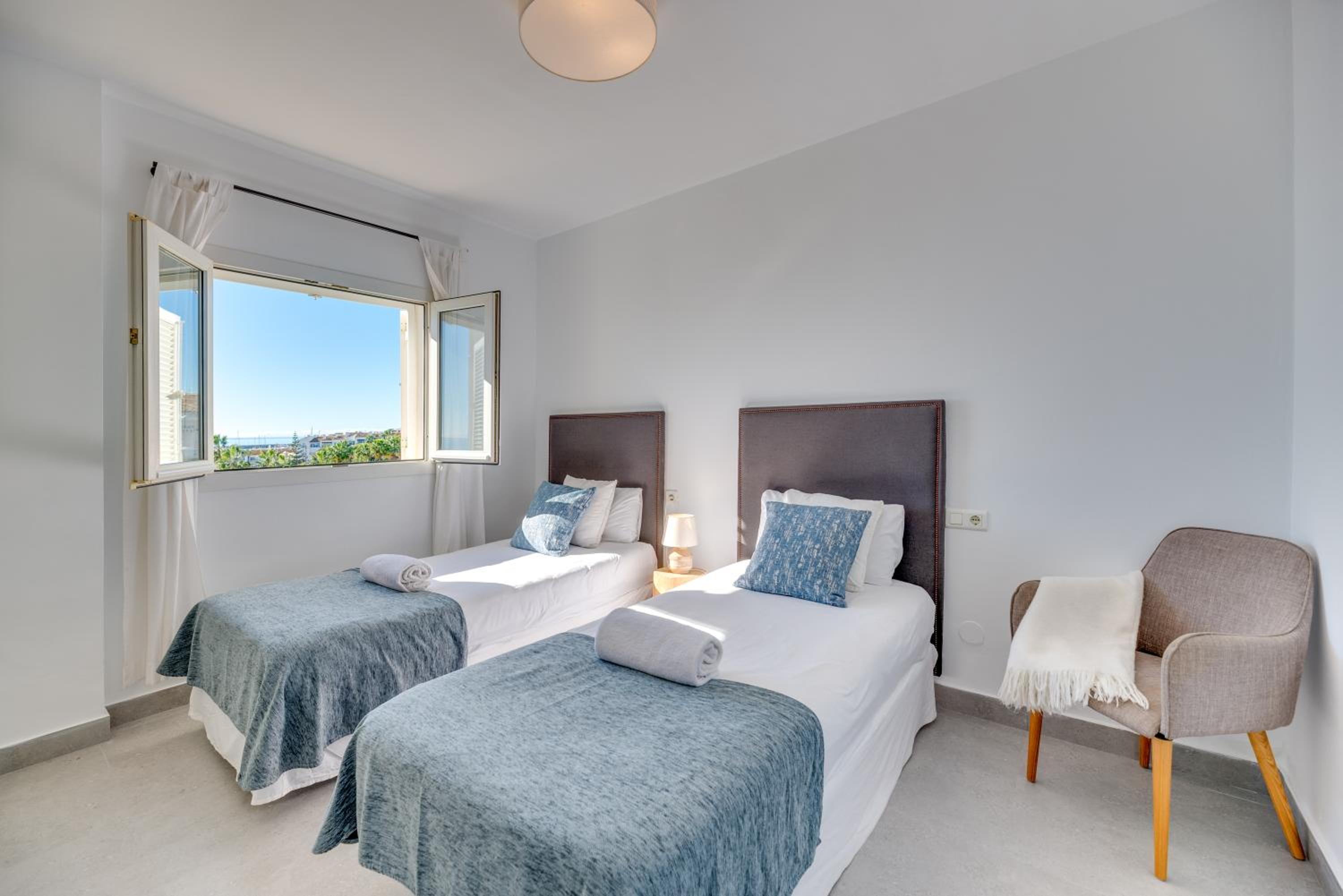 VACATION MARBELLA I Banus Waterfront Penthouse Marina, Sea View, Beachfront