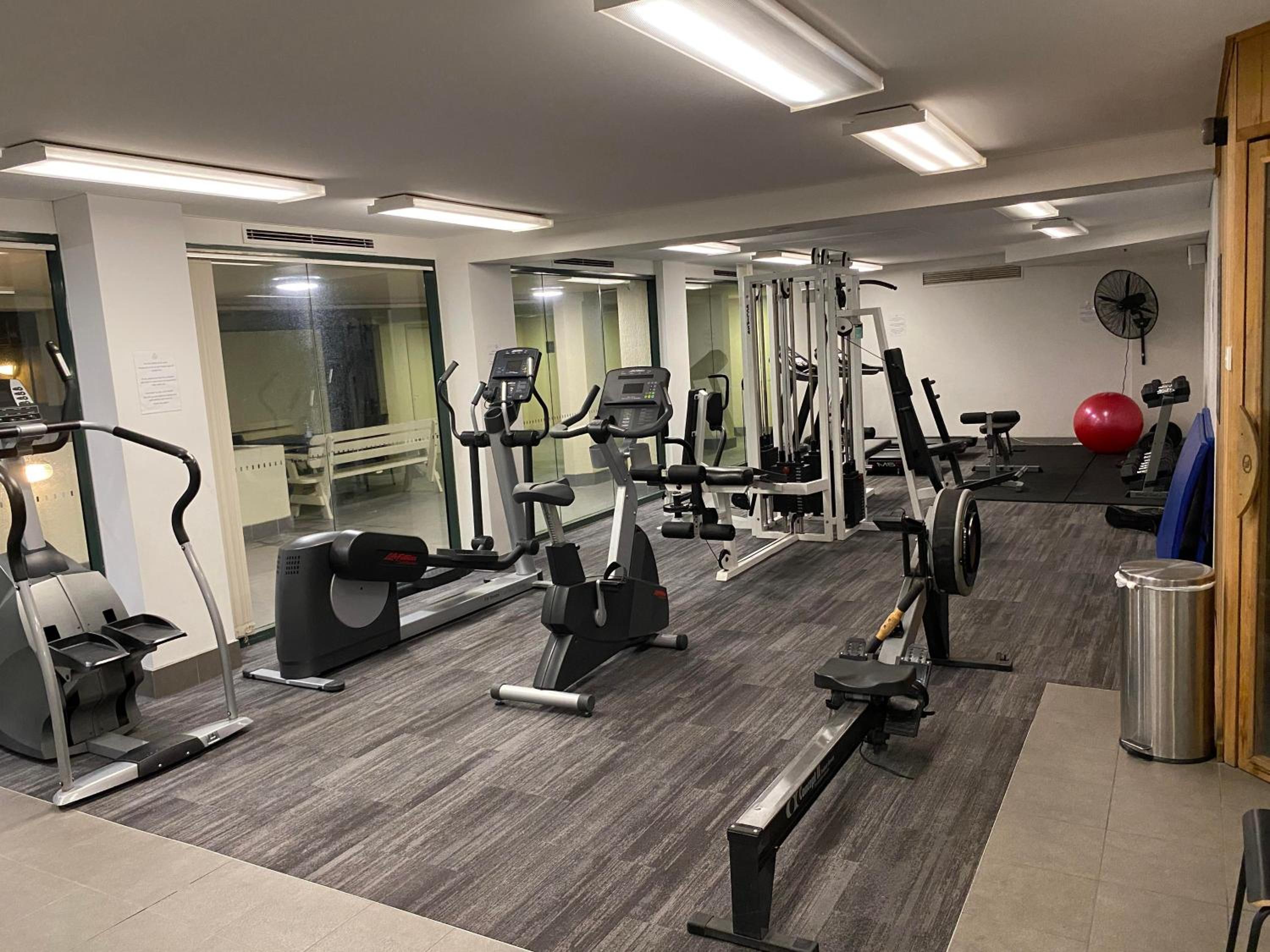 2 Bed 2 Bath Luxury Apartment in Braddon Canberra - Free heated pool, gym, parking