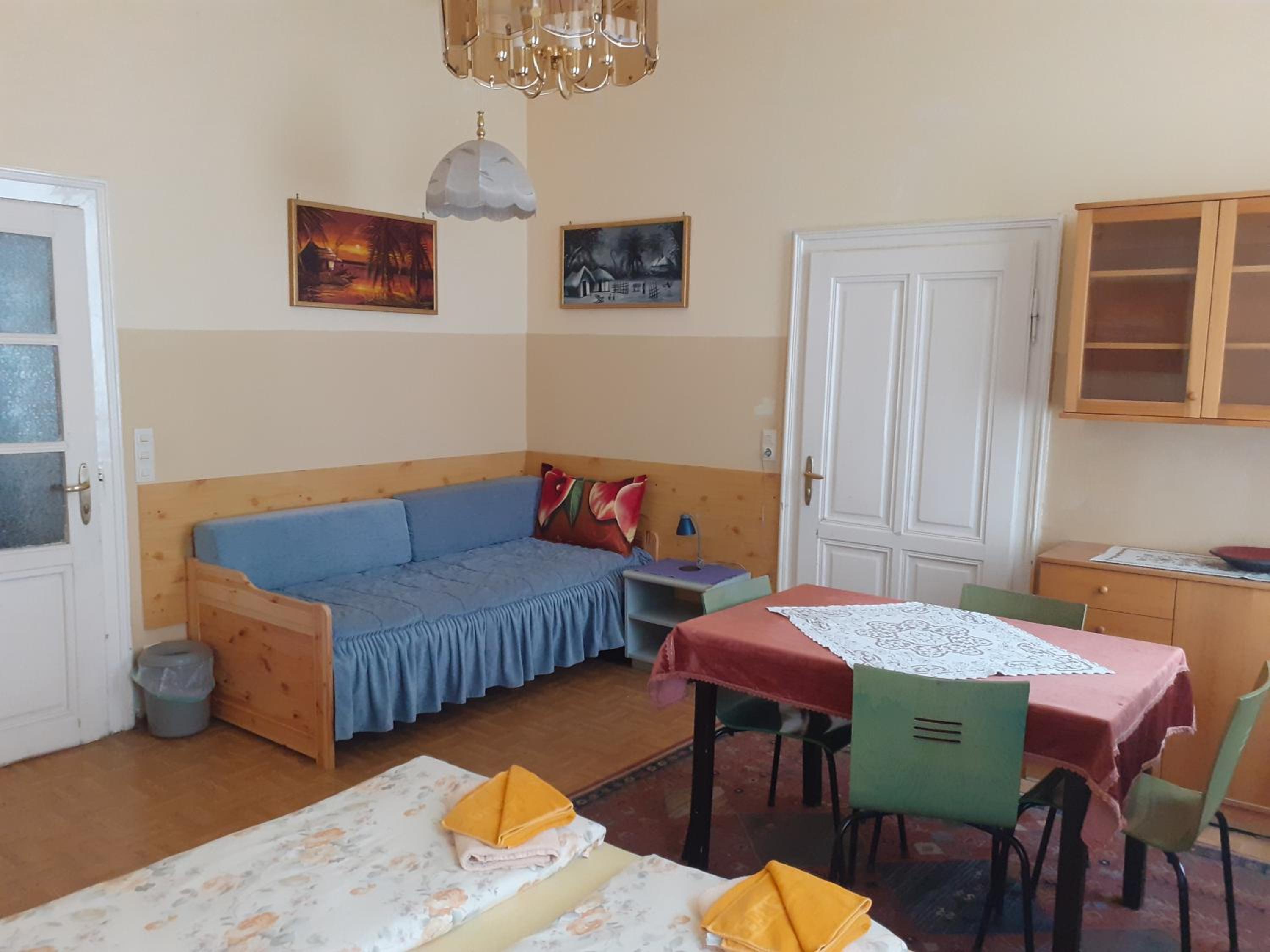 HappyHostel