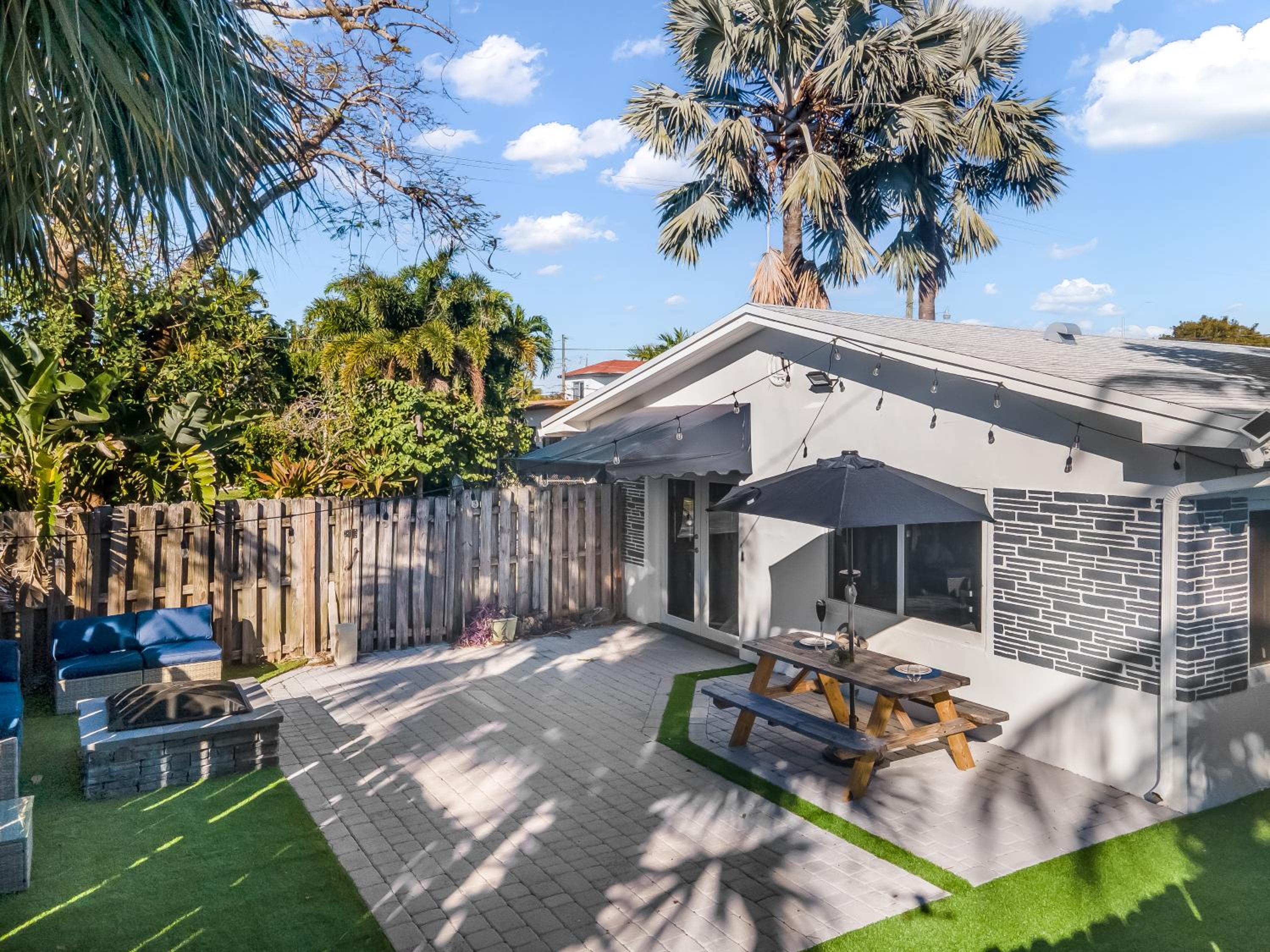 Luxe Modern 2 BDR Near Downtown FTL