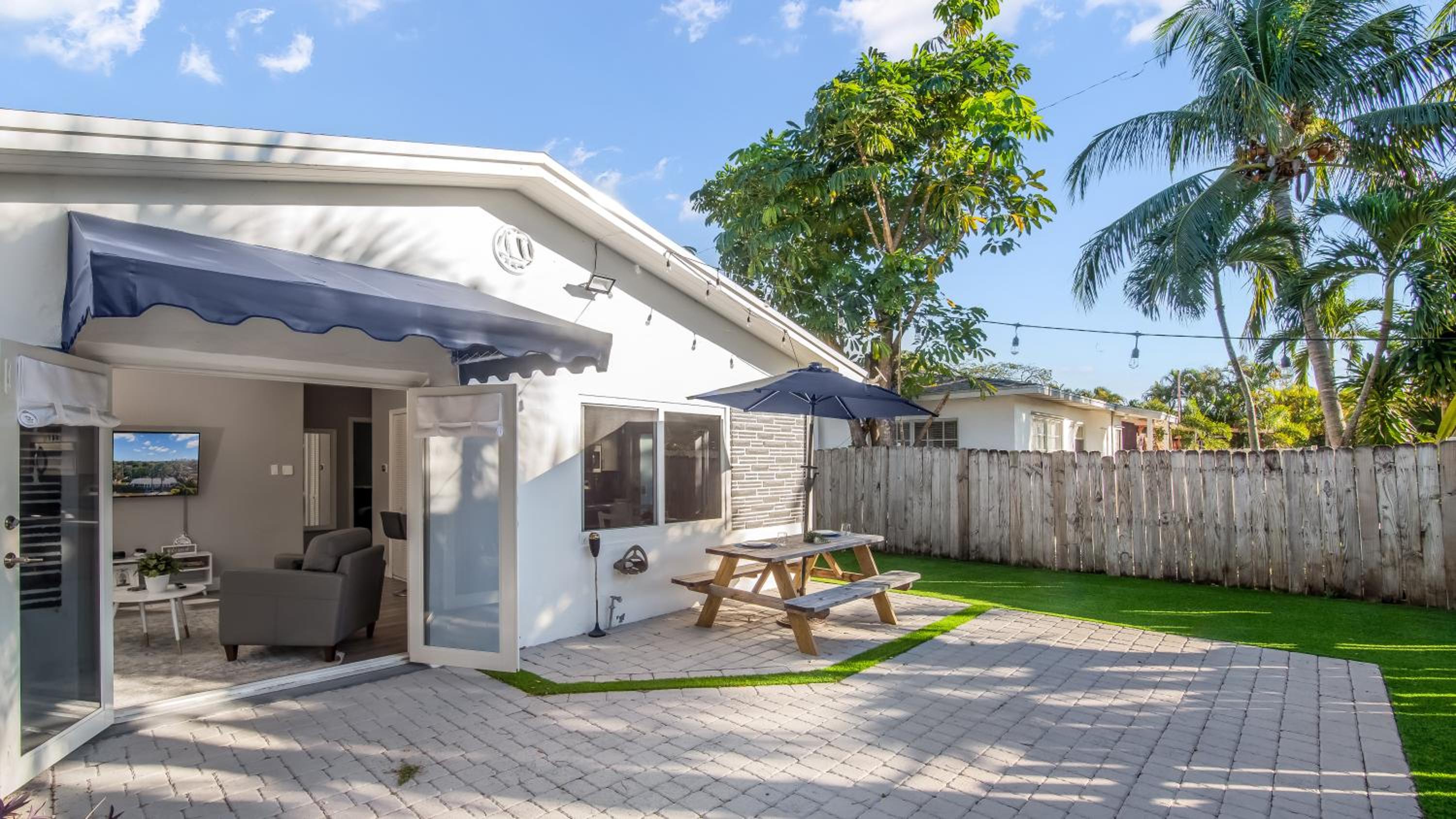 Luxe Modern 2 BDR Near Downtown FTL