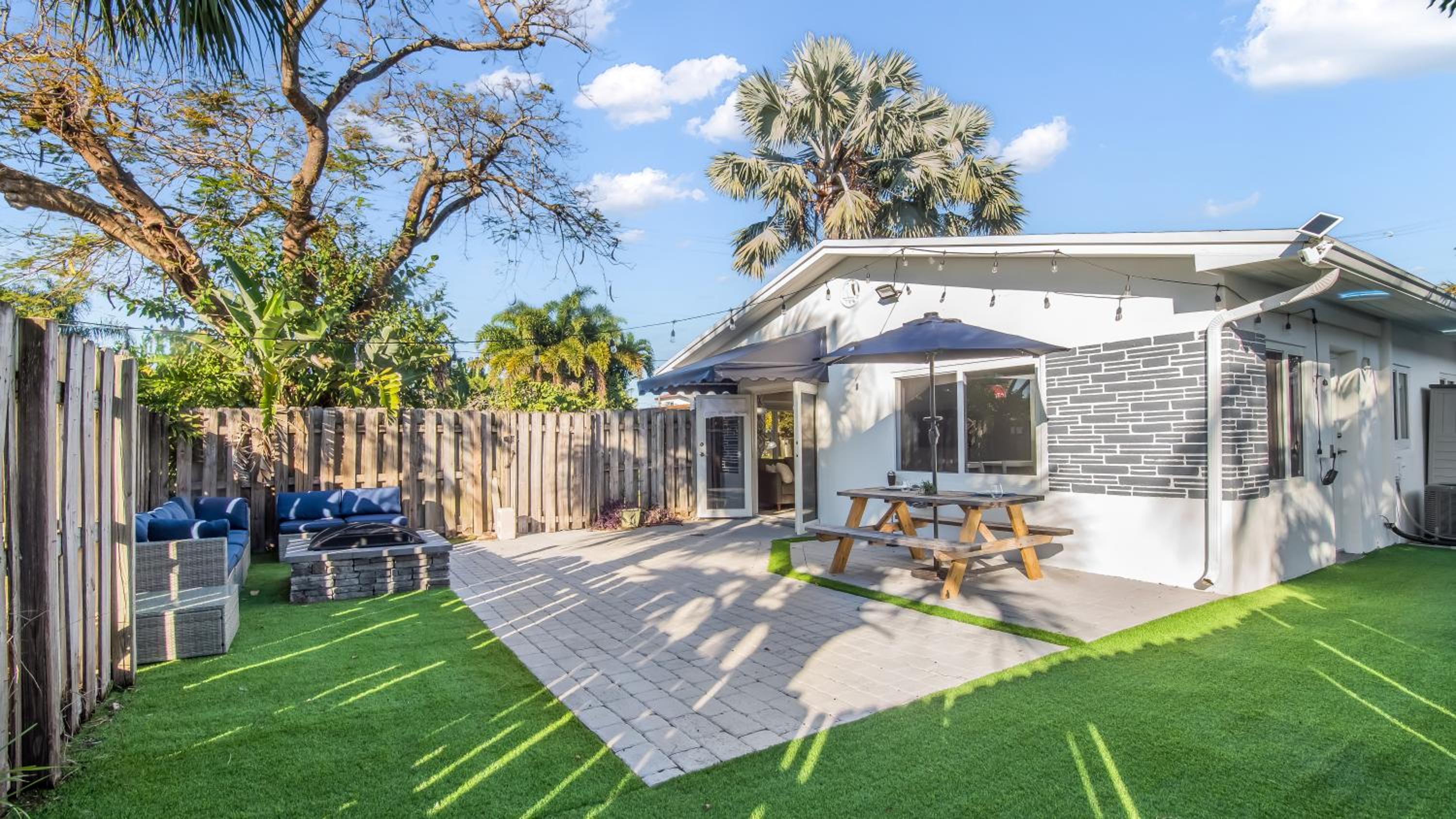 Luxe Modern 2 BDR Near Downtown FTL
