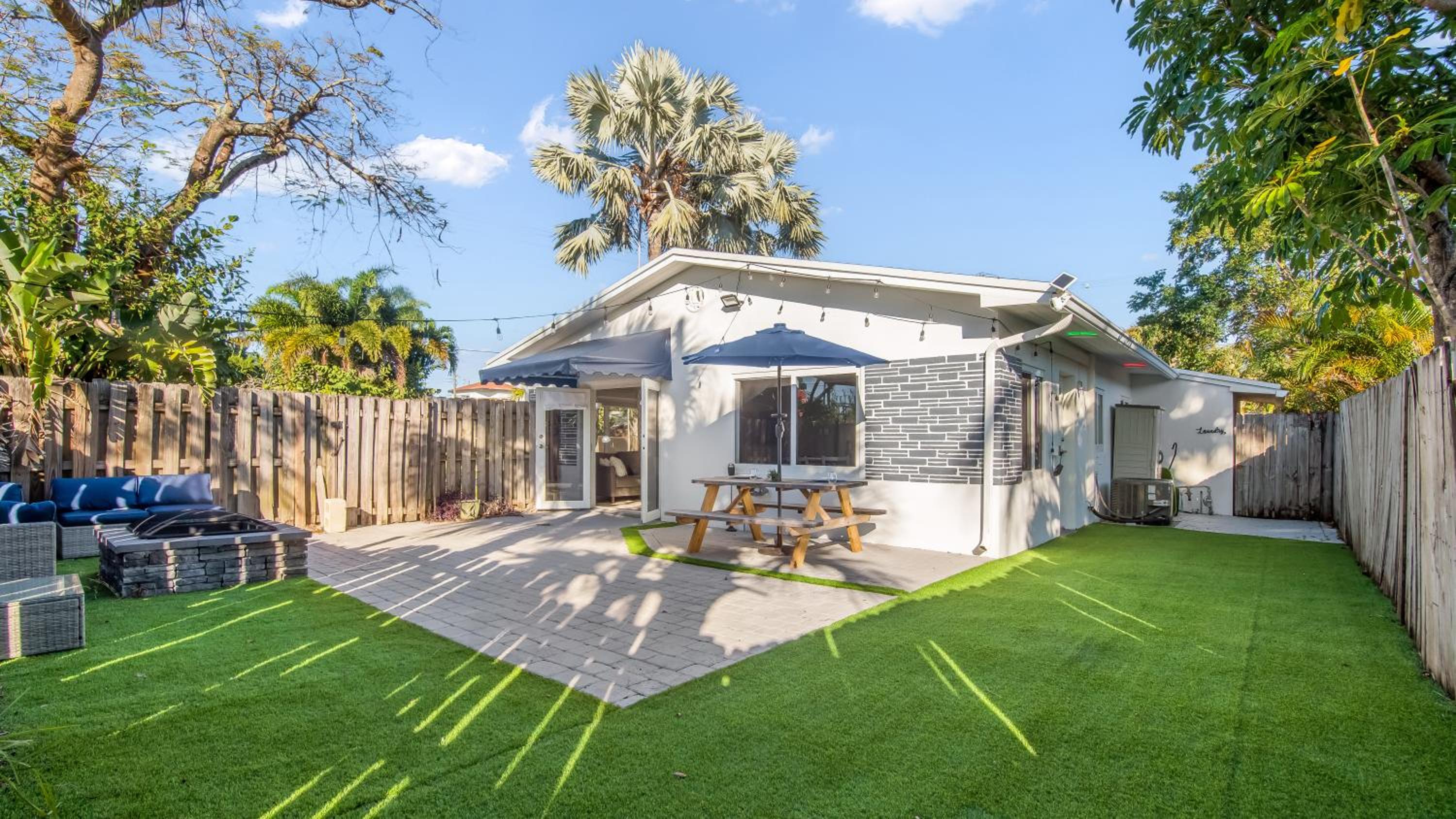 Luxe Modern 2 BDR Near Downtown FTL