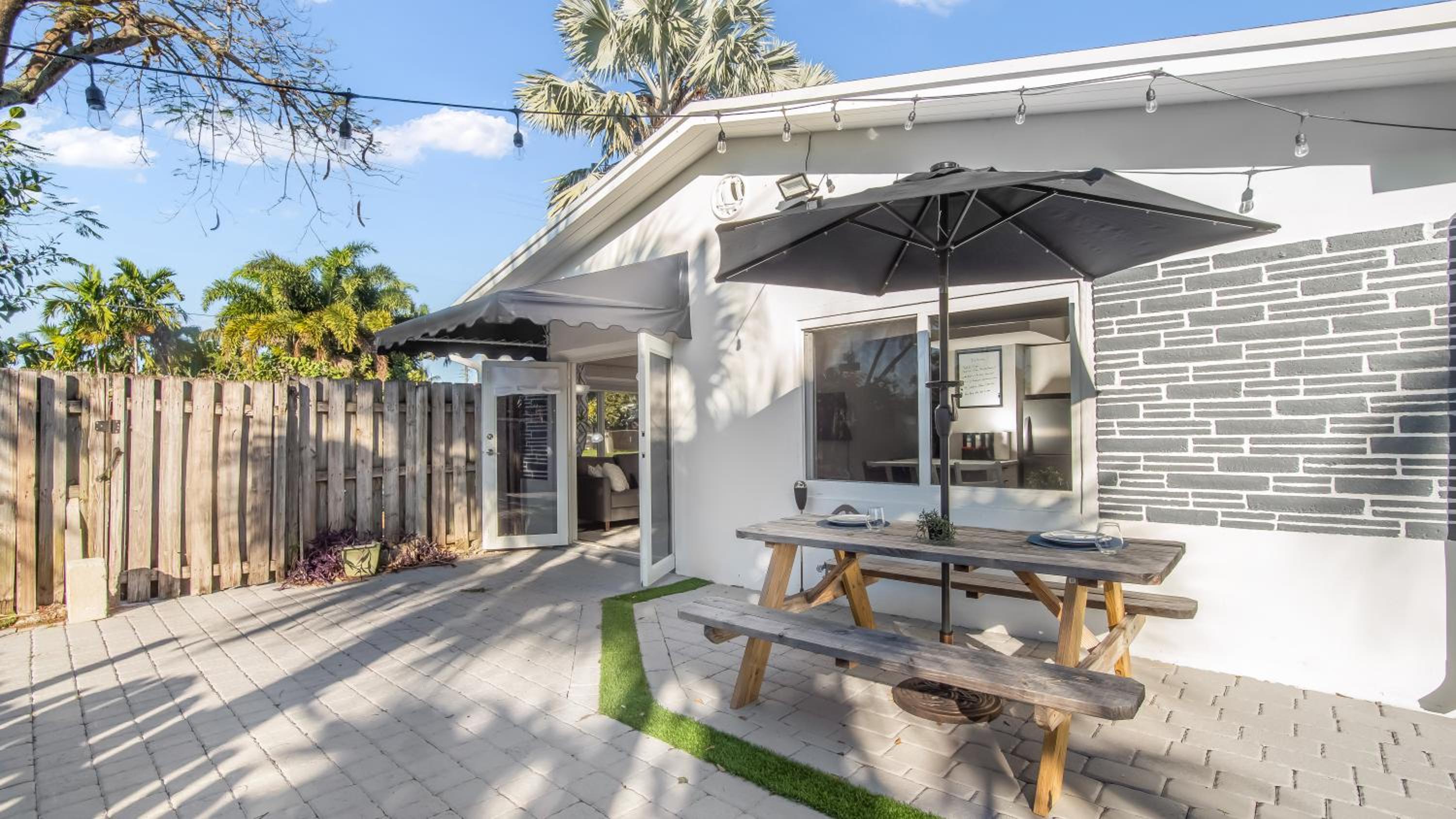 Luxe Modern 2 BDR Near Downtown FTL