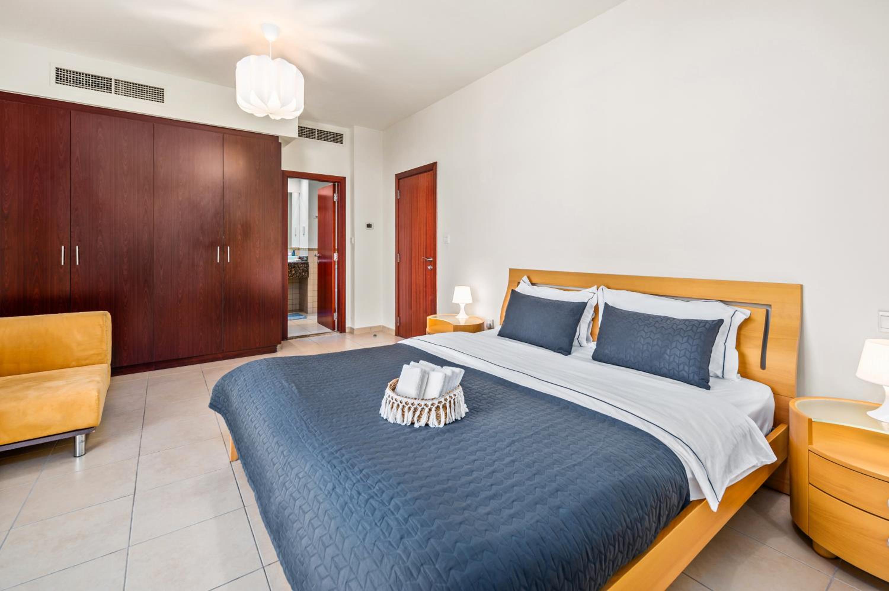 Lovely 2-bed condo in JBR - 5 mins from beach - Palm View!