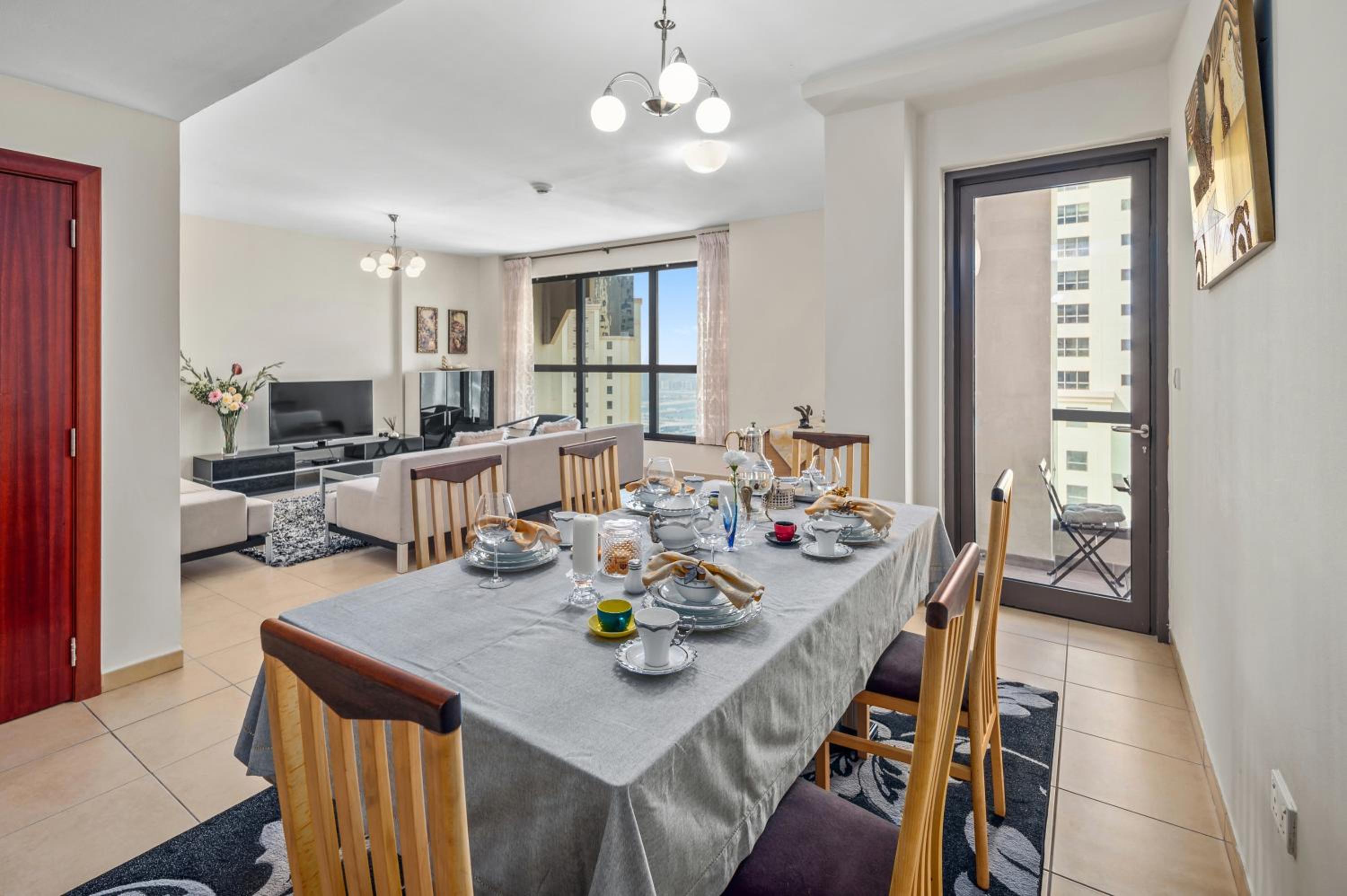 Lovely 2-bed condo in JBR - 5 mins from beach - Palm View!