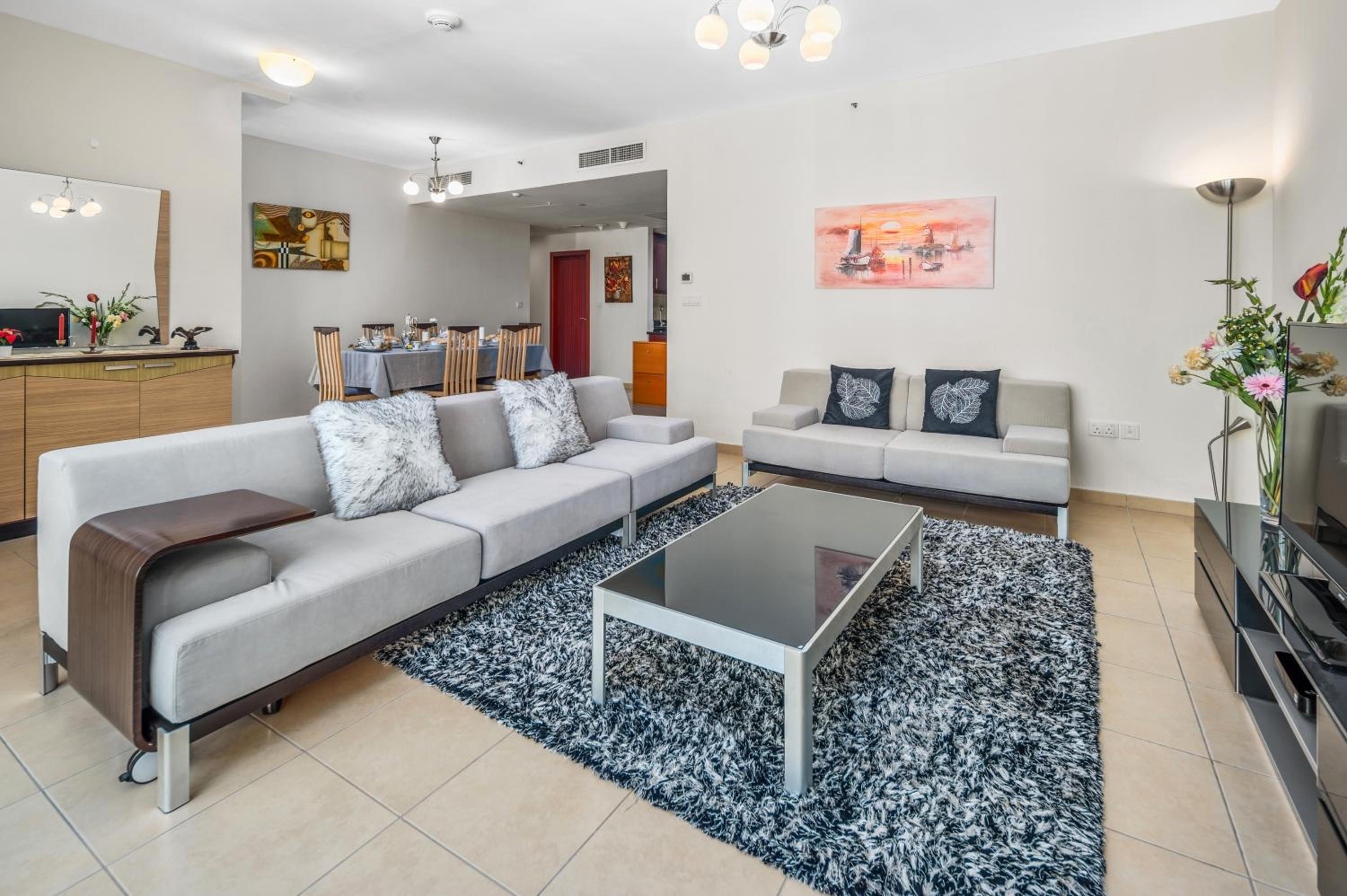 Lovely 2-bed condo in JBR - 5 mins from beach - Palm View!