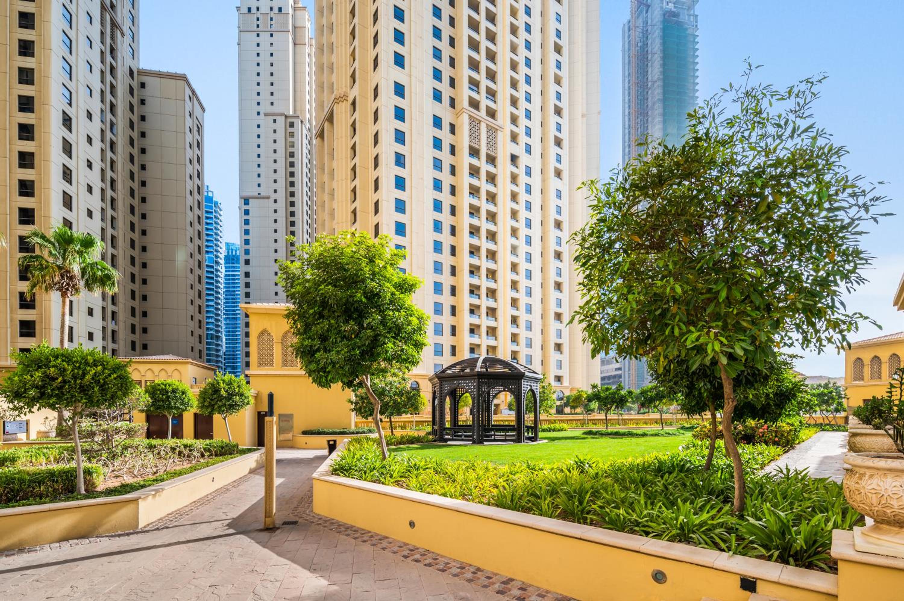 Lovely 2-bed condo in JBR - 5 mins from beach - Palm View!