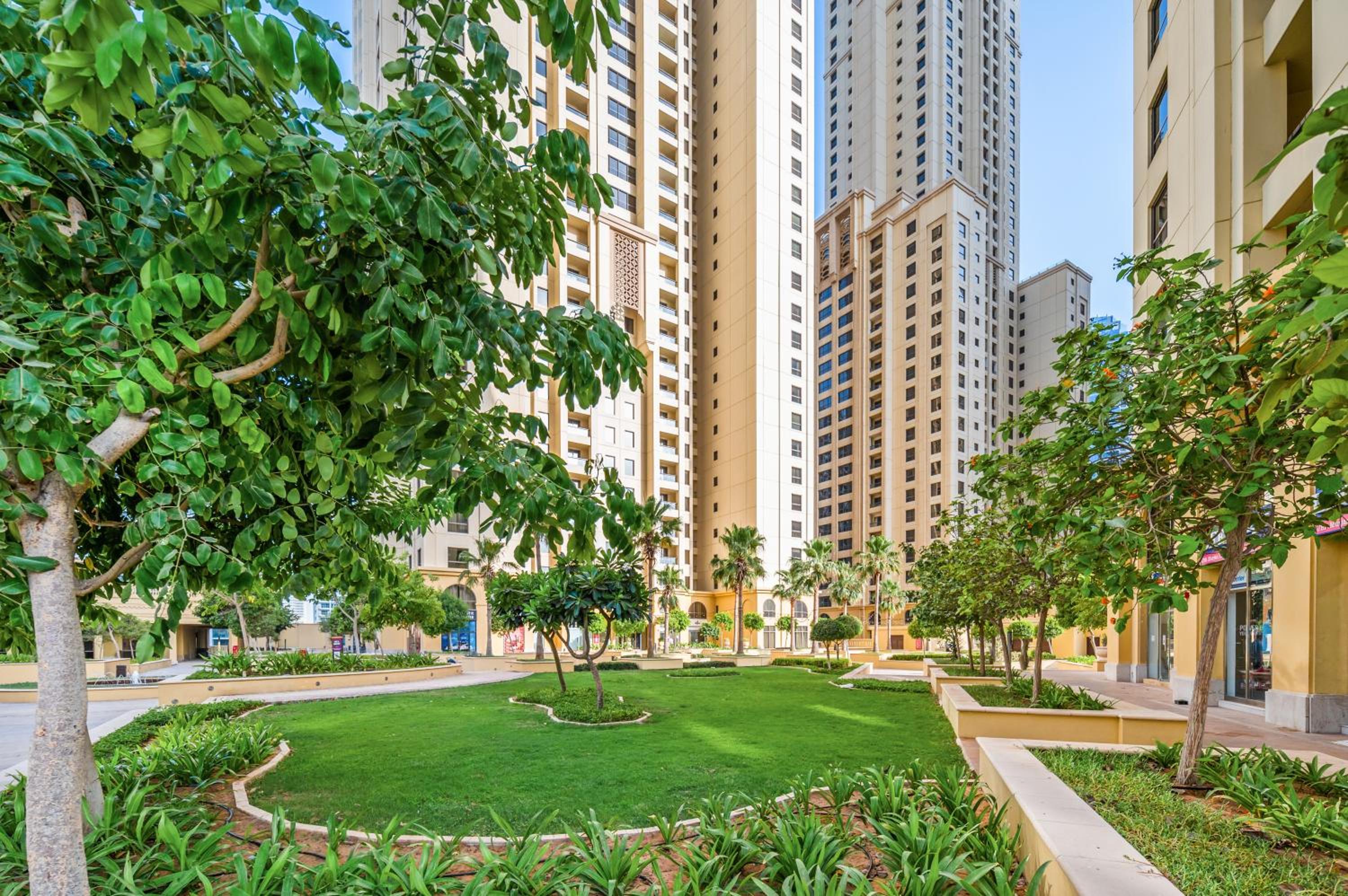 Lovely 2-bed condo in JBR - 5 mins from beach - Palm View!