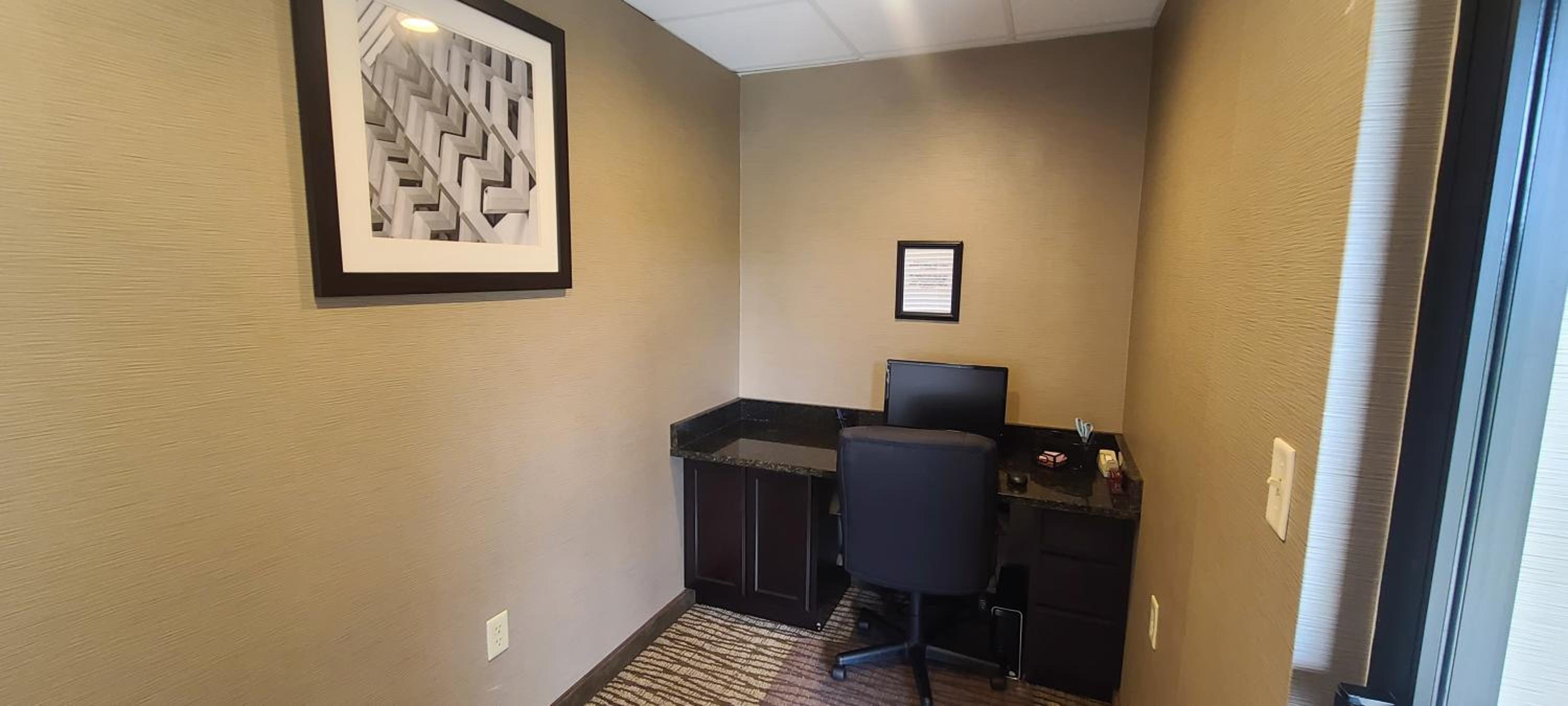 Comfort Inn  Suites Leeds I-20 - Property Image 22