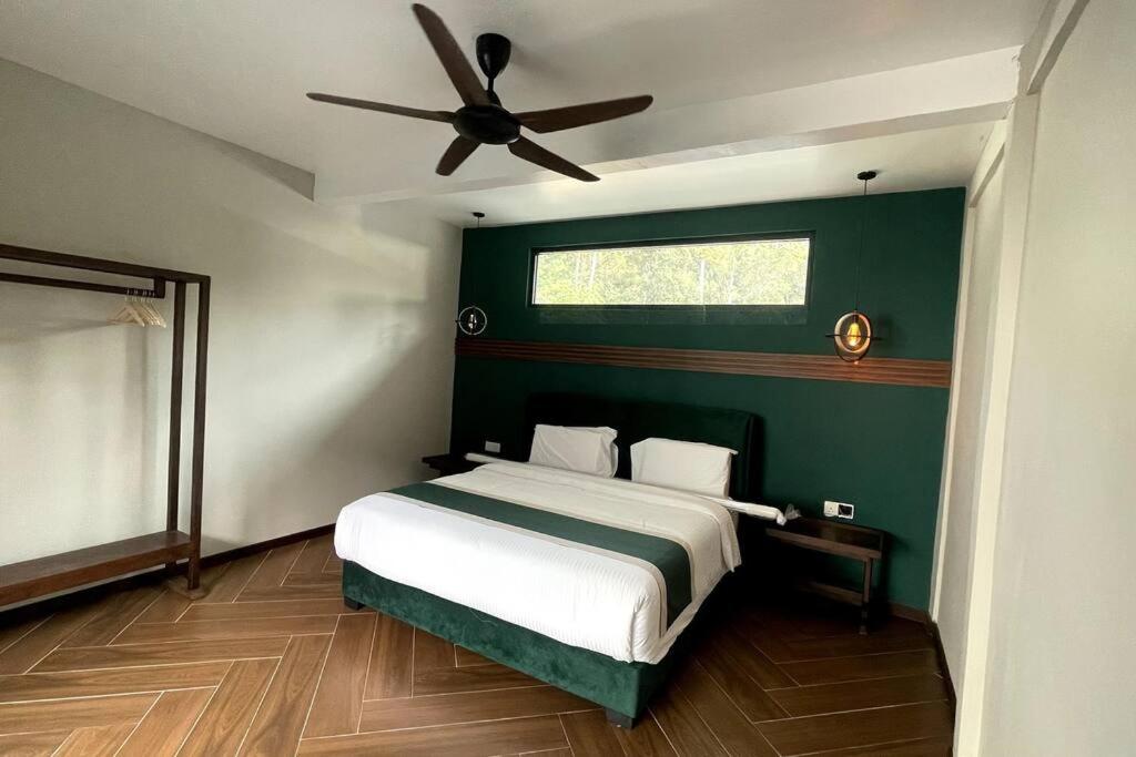 Charis Janda Baik Semi-D Villa 5:3 Bedrooms + Pool photo 5