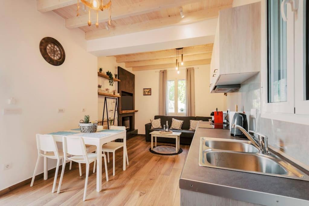 Myrovolos luxury Angie's house photo 5