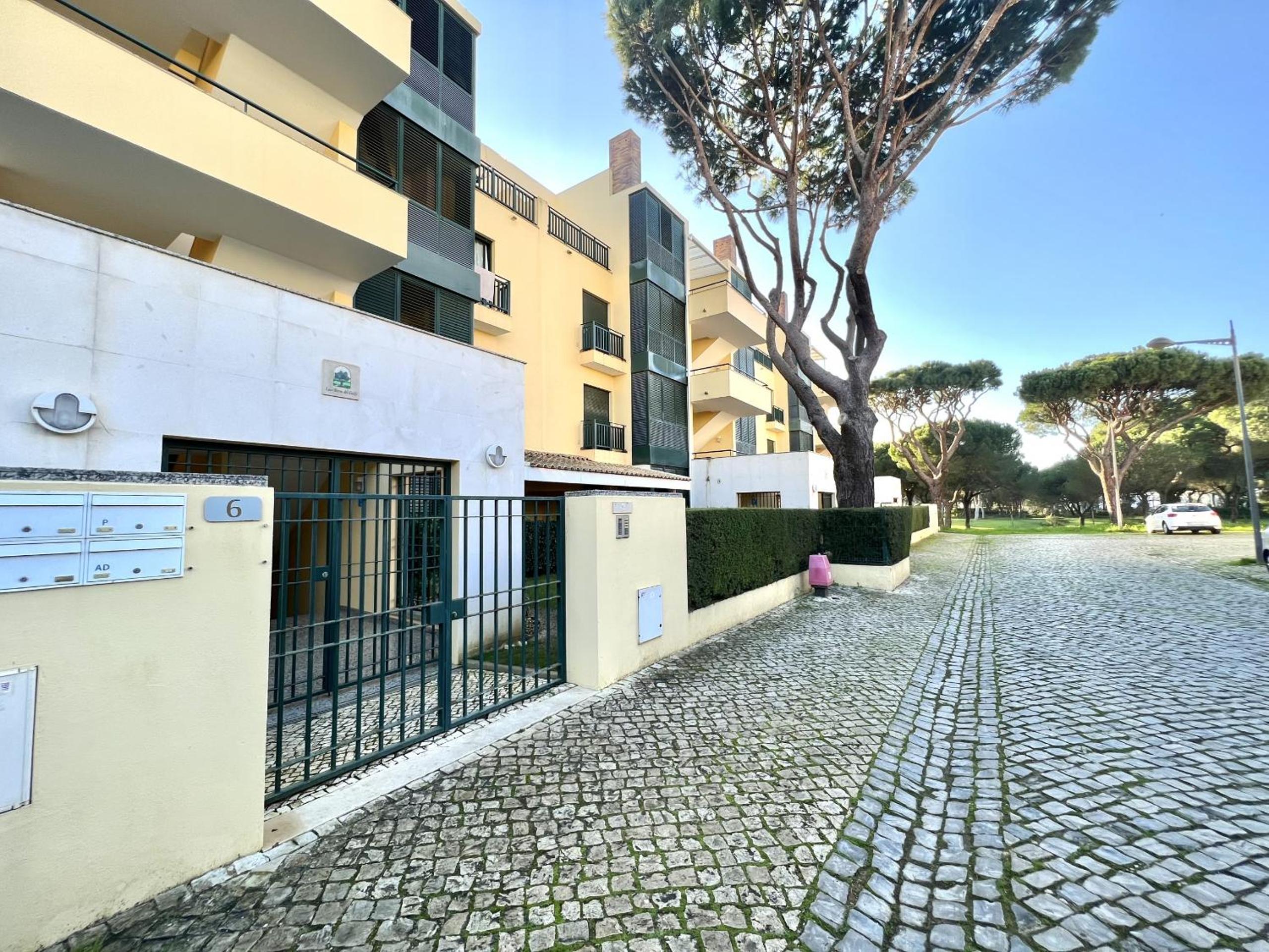 Olivos del golf - Terrace with pool by HD view 4
