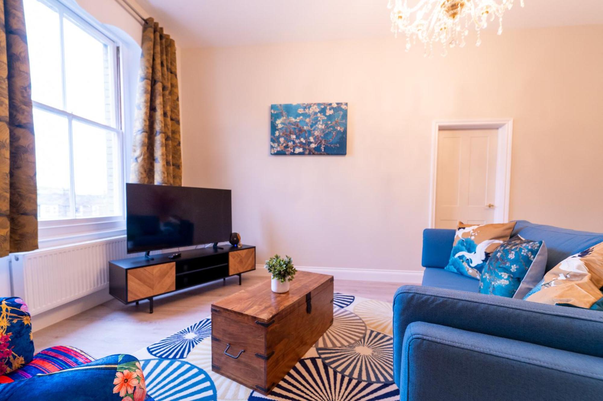 Stylish maisonette in town centre close to beach view 4