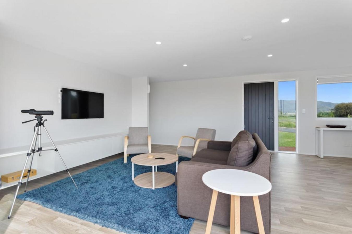 Okioki Te Kaha Holiday Home view 5