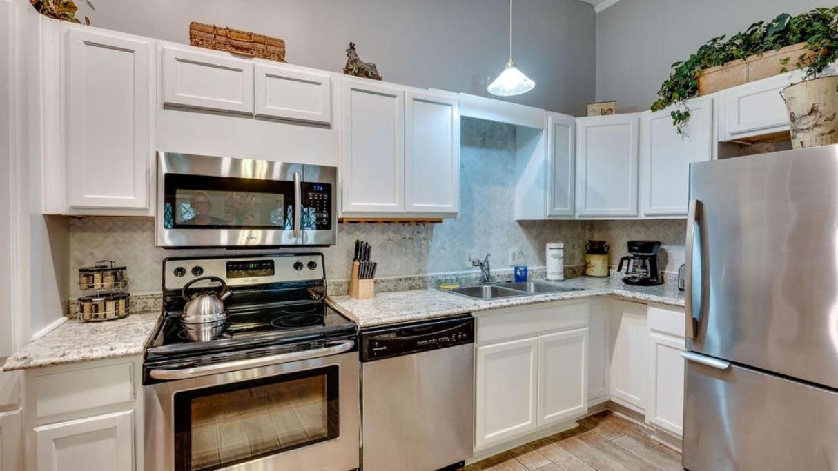 Comfortable Escape in Historic Downtown Savannah view 4