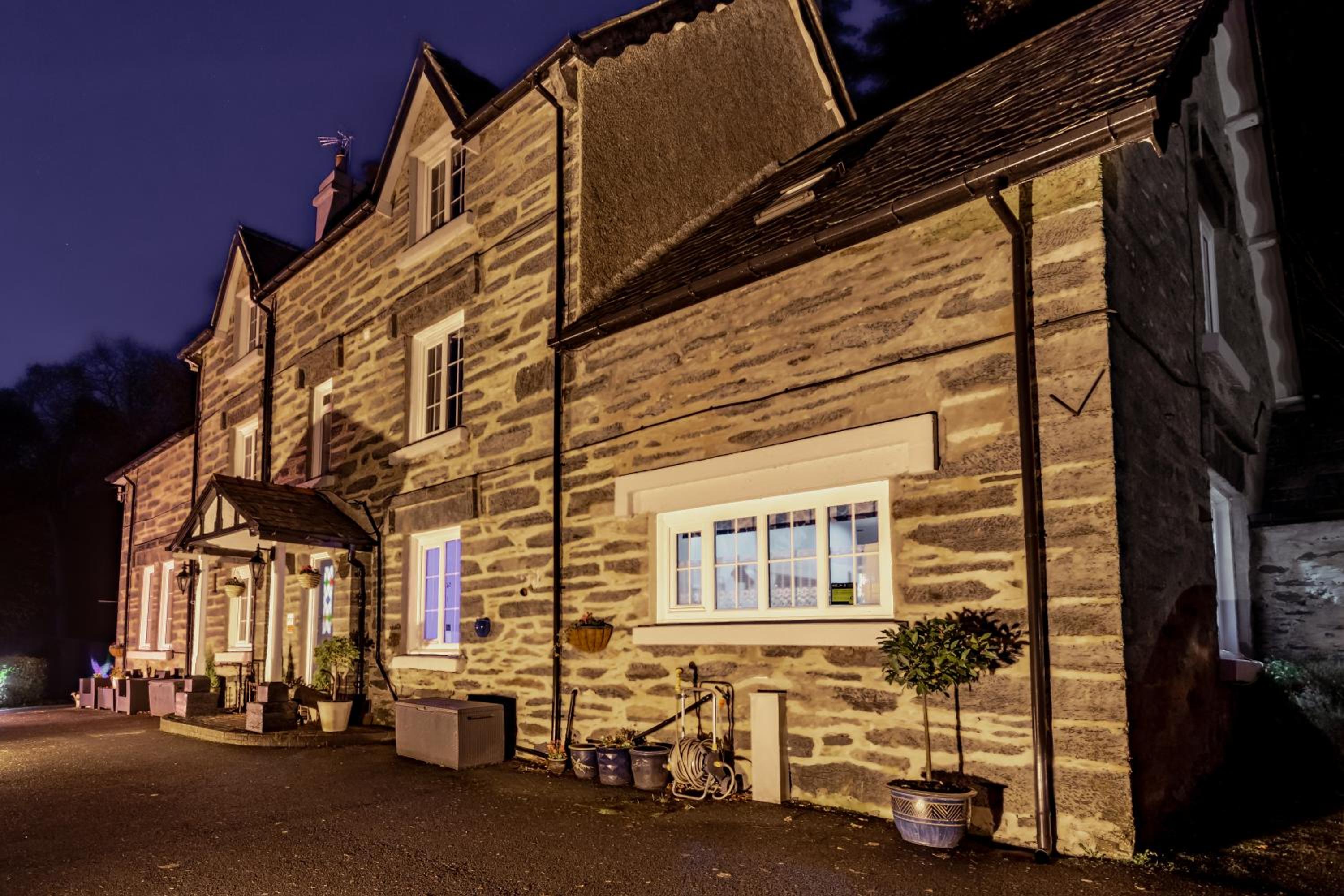 Glyntwrog House