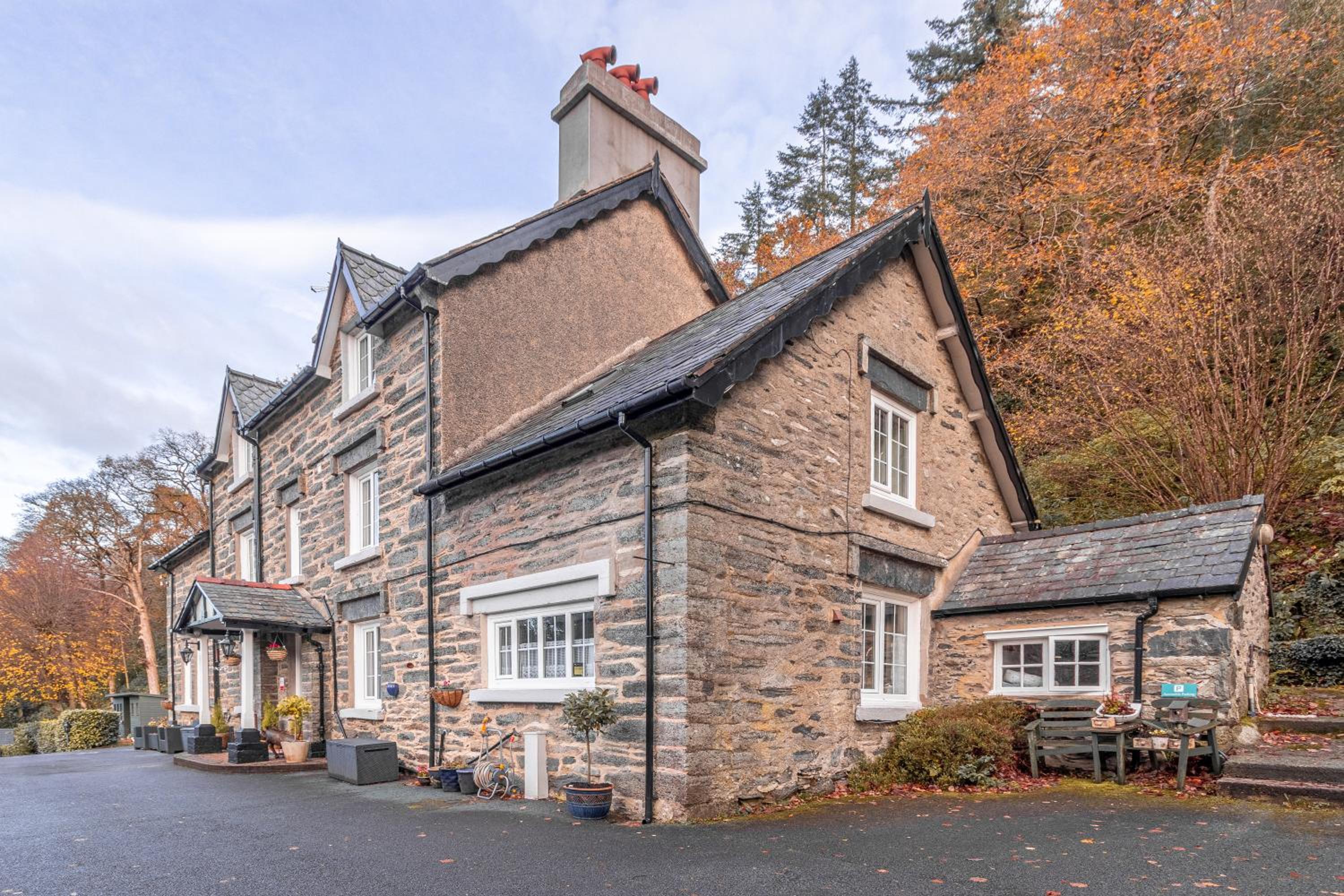 Glyntwrog House