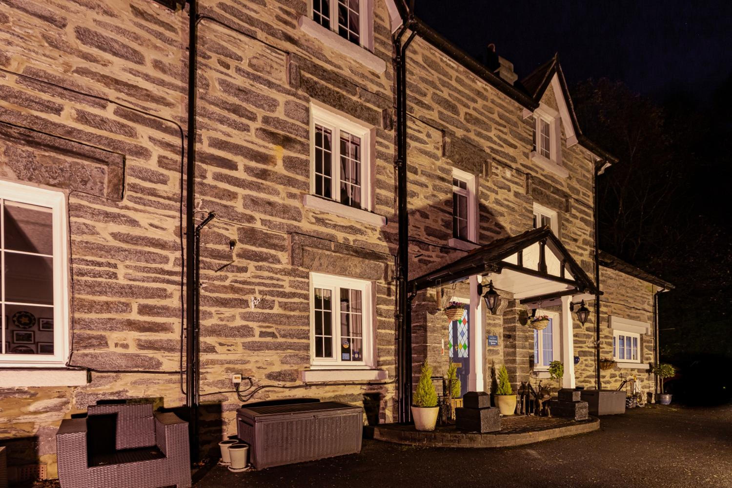 Glyntwrog House