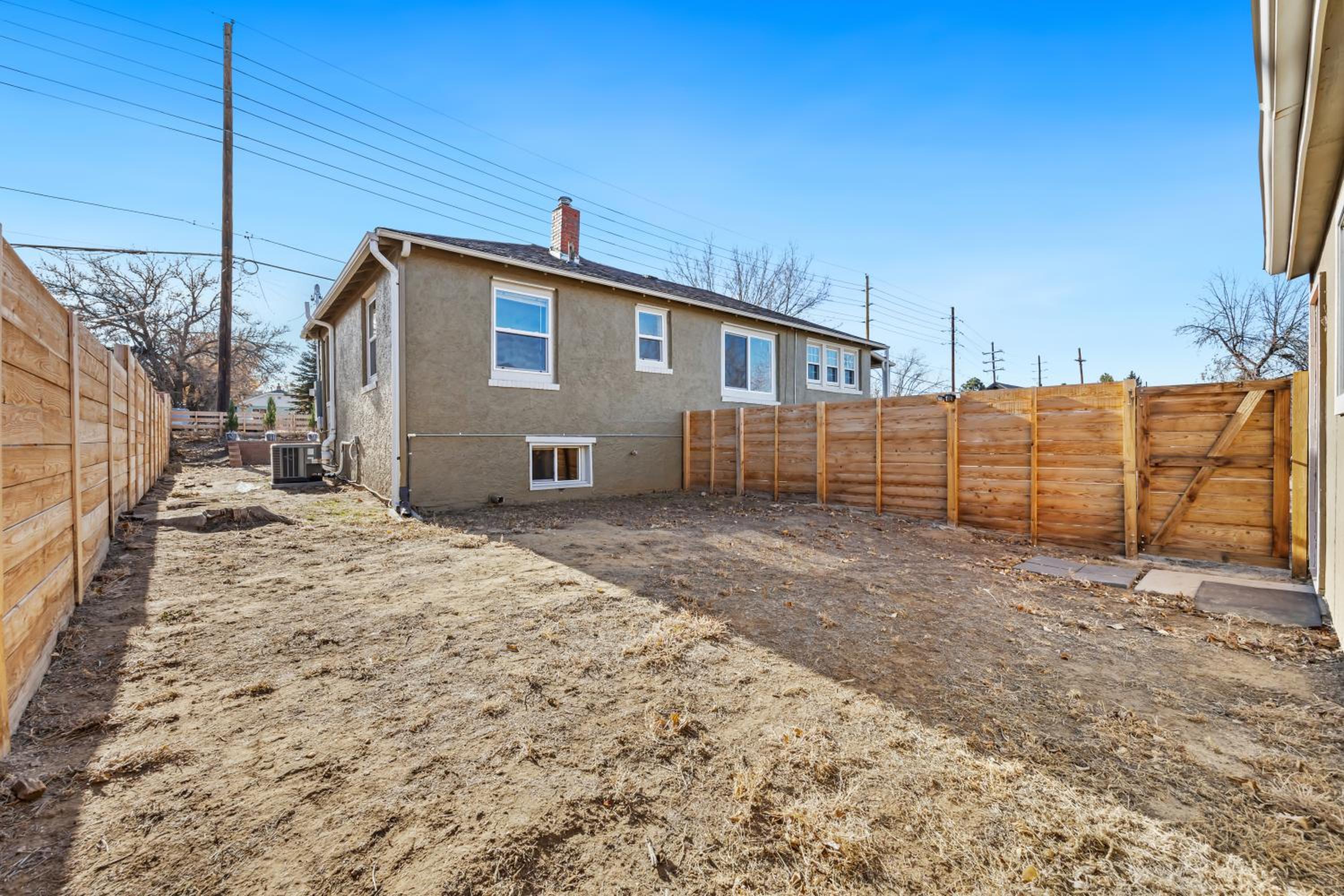 Peaceful Home w/ 4BR, Big Yard and amazing art view 5