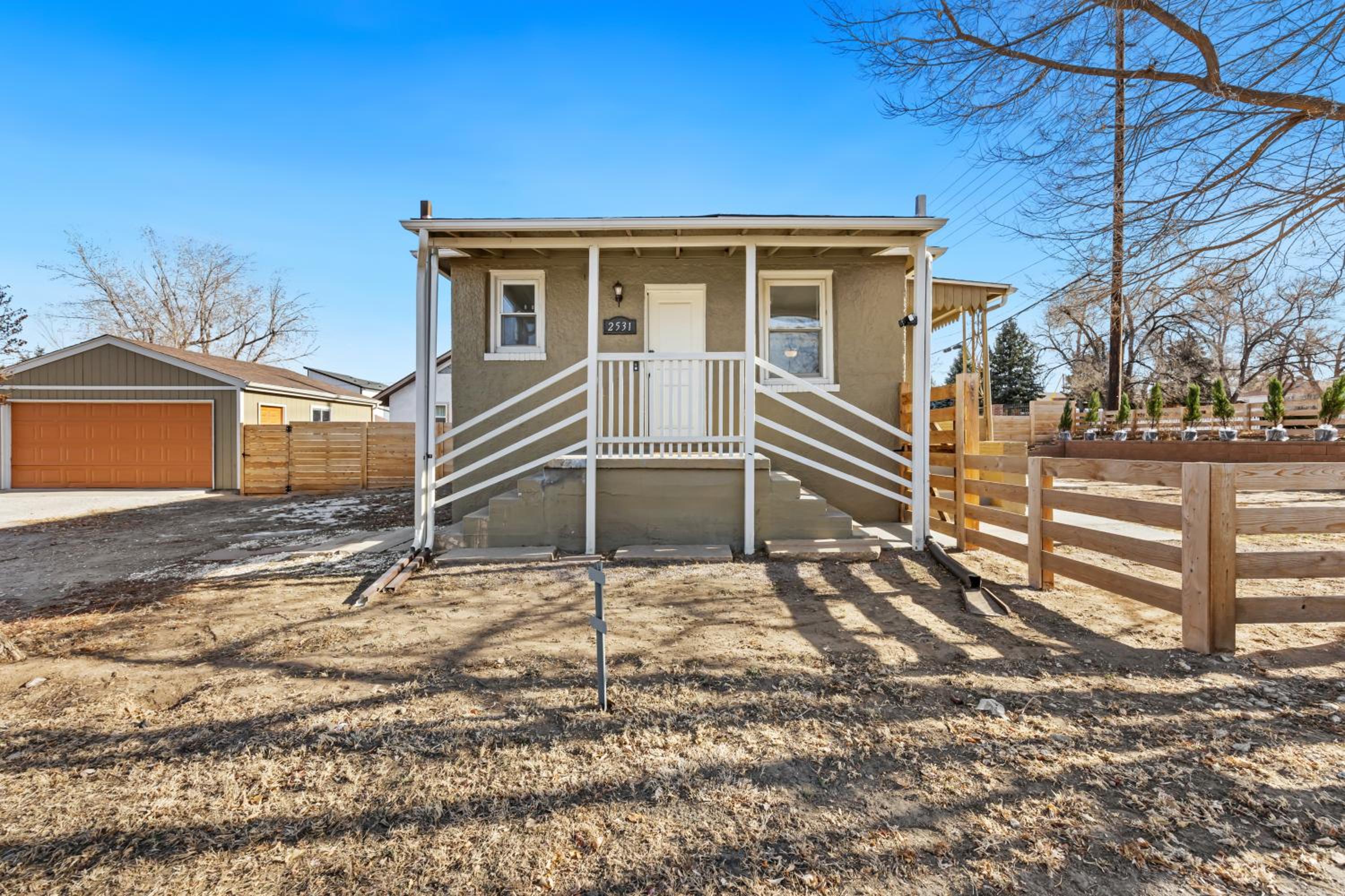 Peaceful Home w/ 4BR, Big Yard and amazing art view 4