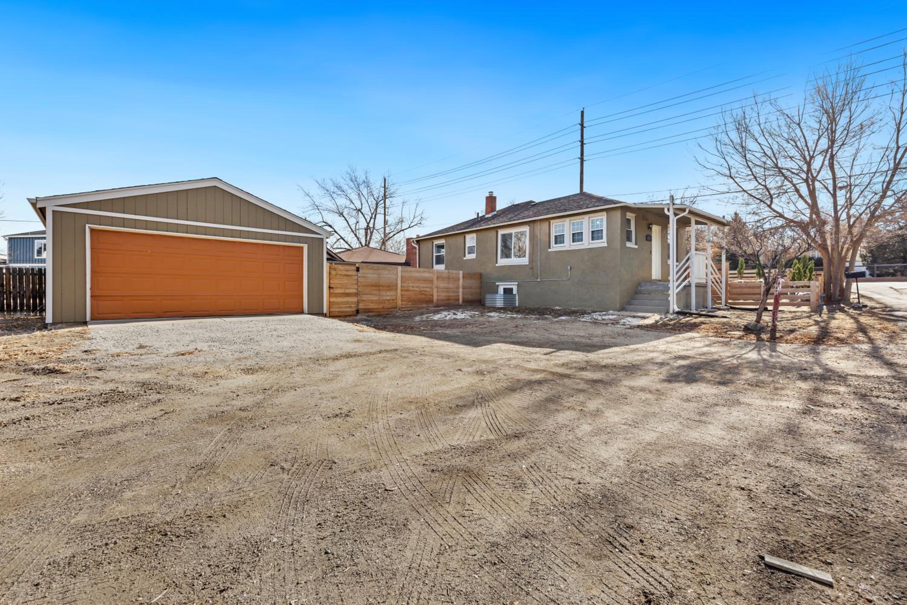 Peaceful Home w/ 4BR, Big Yard and amazing art view 3
