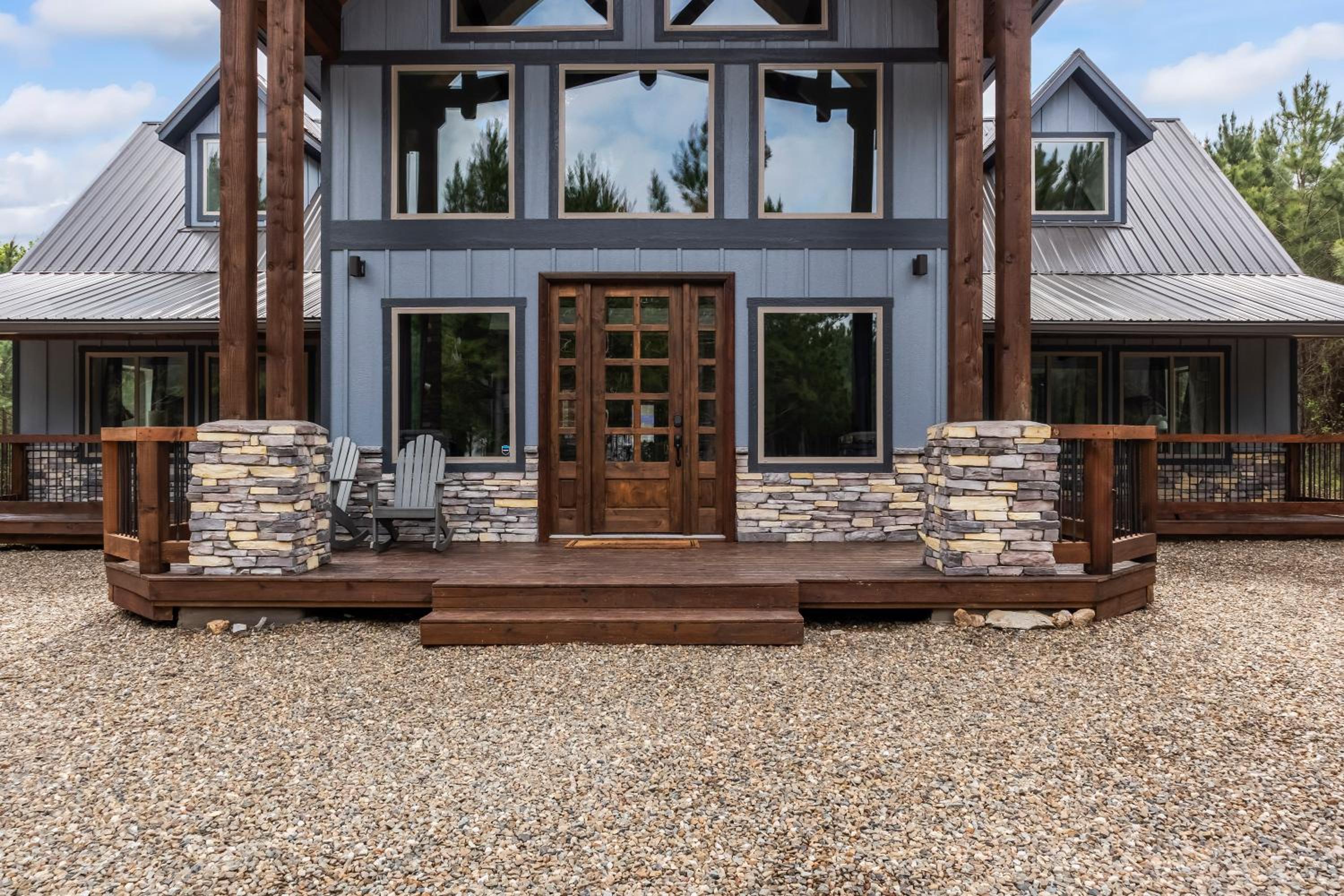 Hotel Brand New! Geauxin' All Inn, Fireplace, Hot Tub, Swings, Free Firewood - Image 1