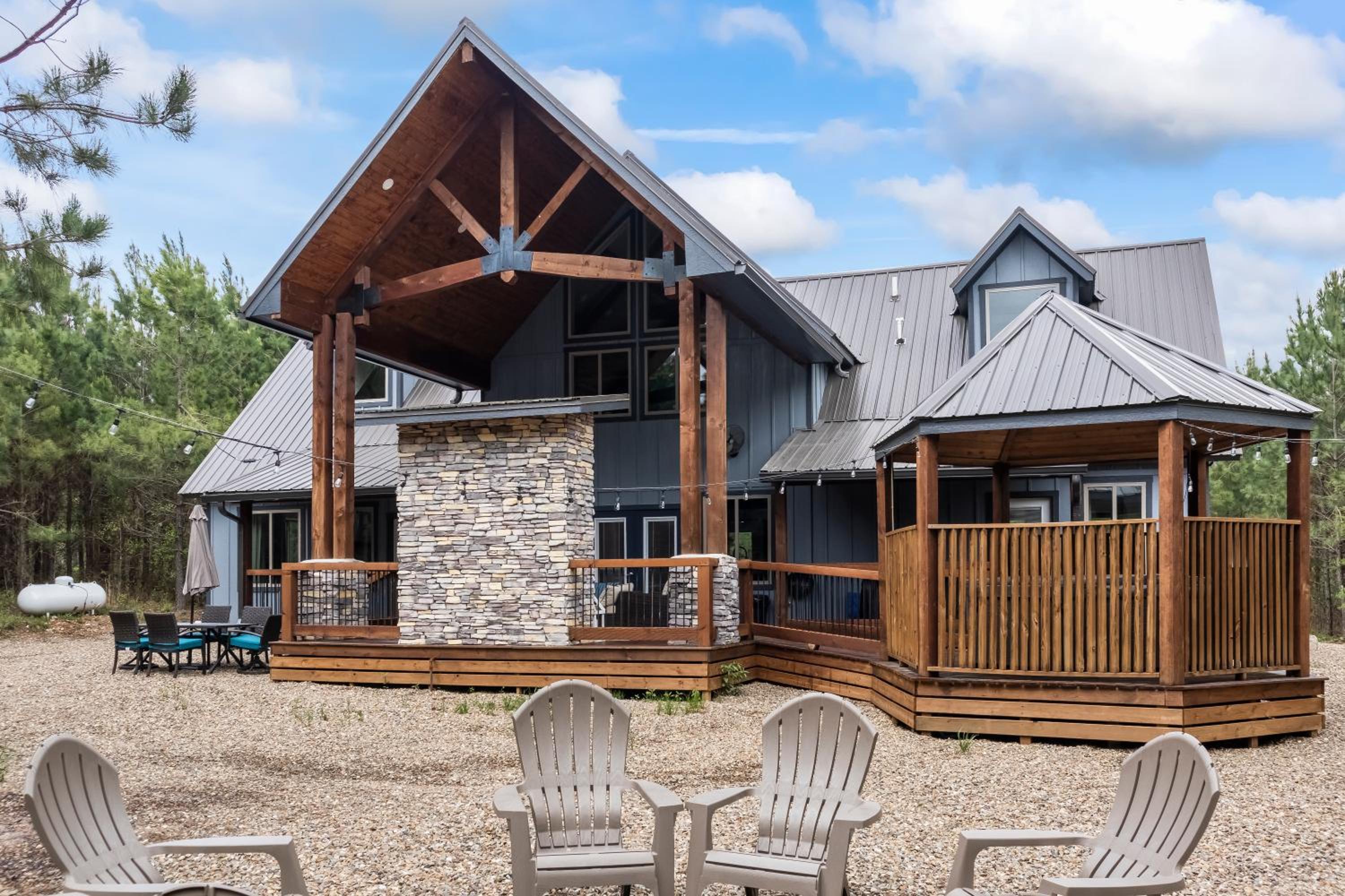 Brand New! Geauxin' All Inn, Fireplace, Hot Tub, Swings, Free Firewood view 2