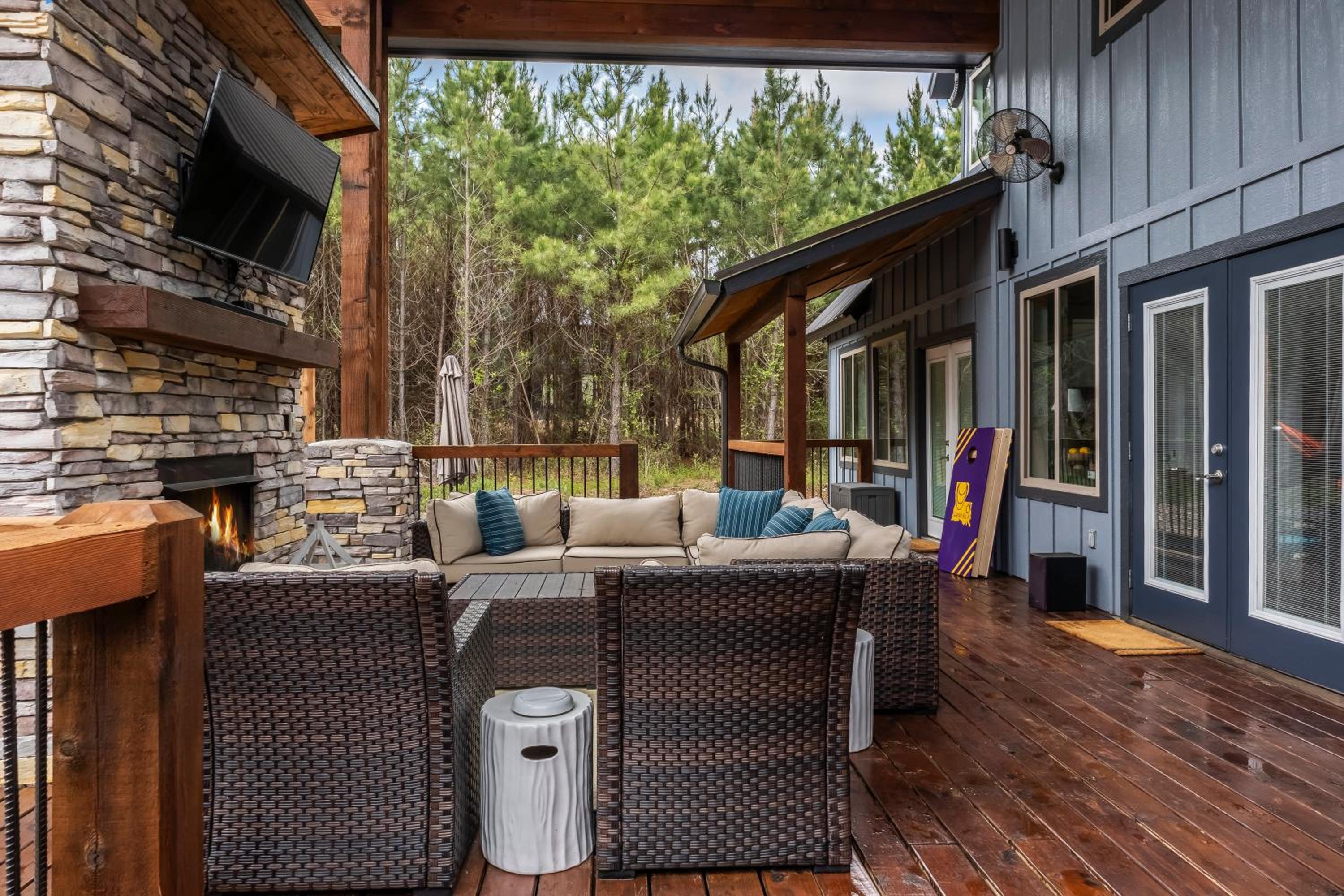 Brand New! Geauxin' All Inn, Fireplace, Hot Tub, Swings, Free Firewood view 3