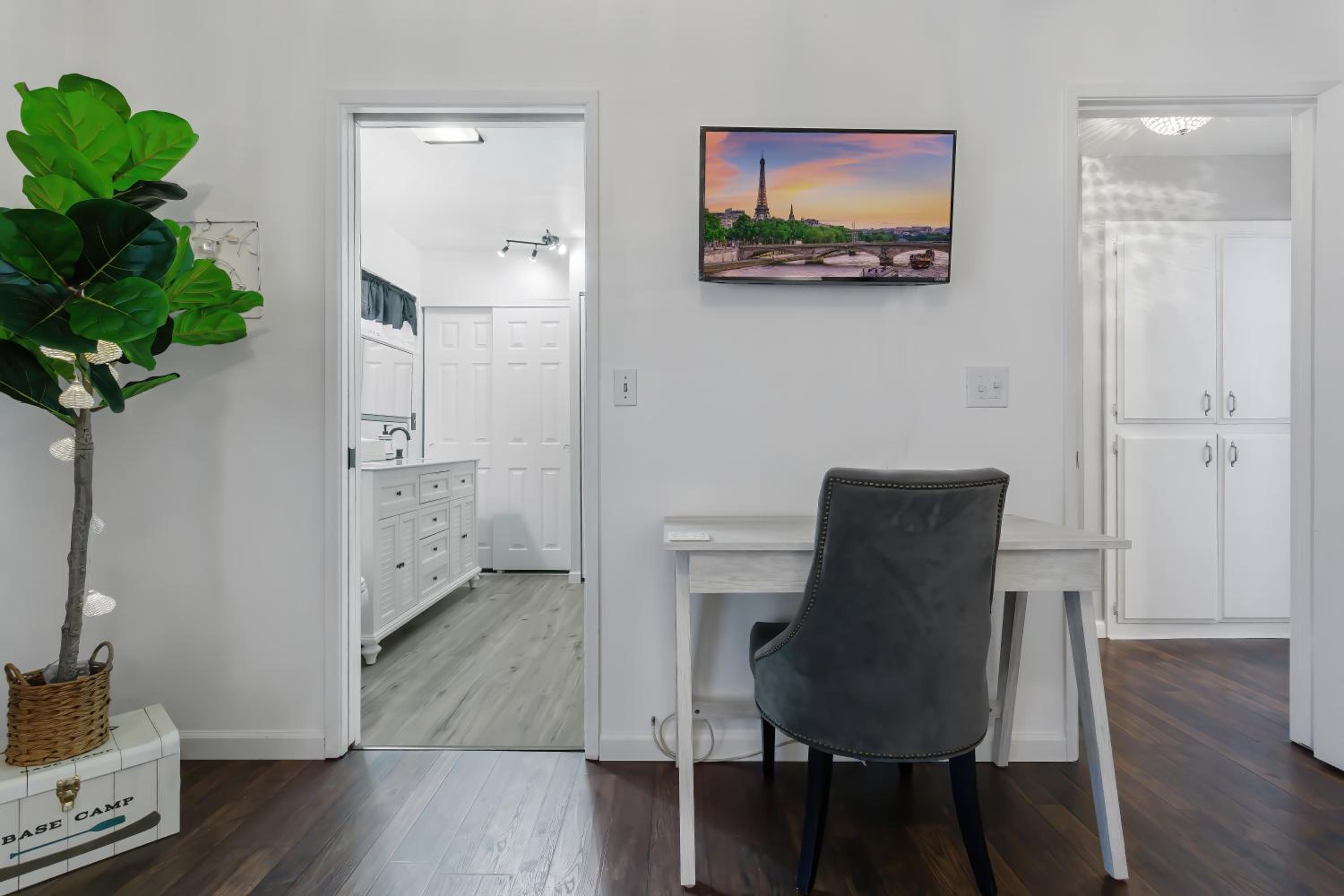 Fully-Stocked, Pet-friendly, Relaxing Home Near Yosemite and Bass Lake view 2