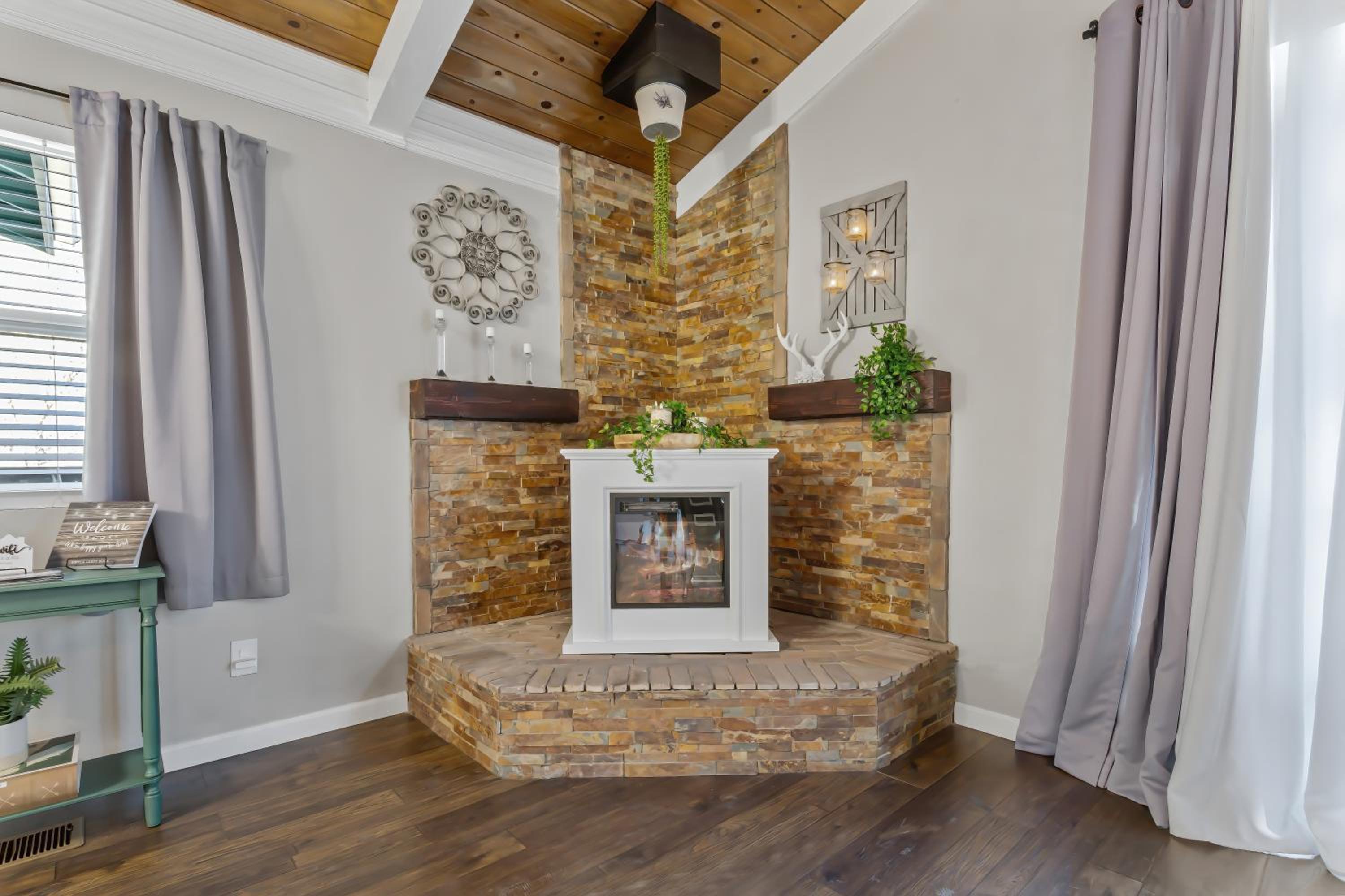 Fully-Stocked, Pet-friendly, Relaxing Home Near Yosemite and Bass Lake view 5
