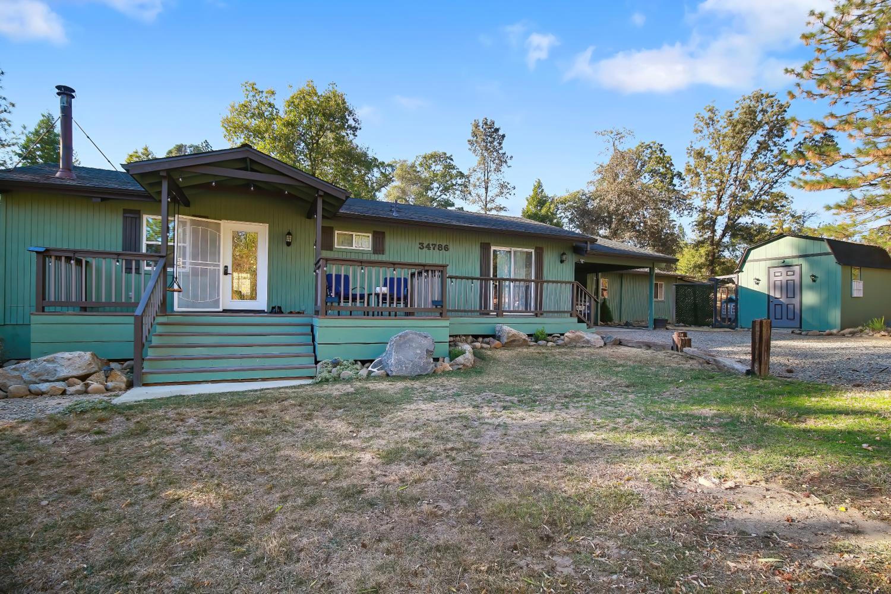 Fully-Stocked, Pet-friendly, Relaxing Home Near Yosemite and Bass Lake view 3
