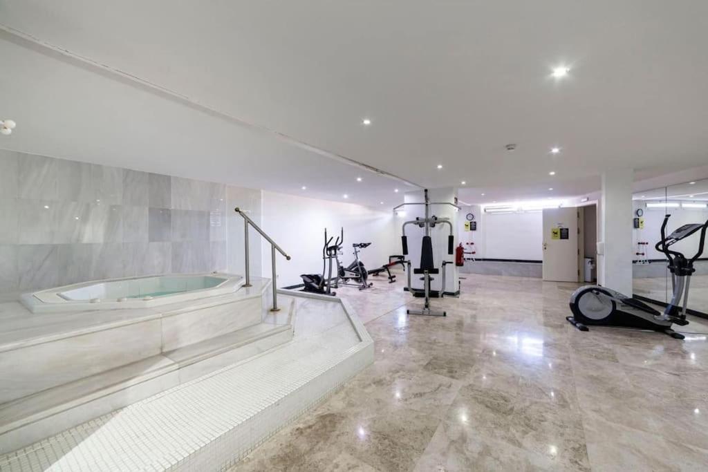 Couples Only, beautiful 1 Bedroom Apartment in Victoria Building