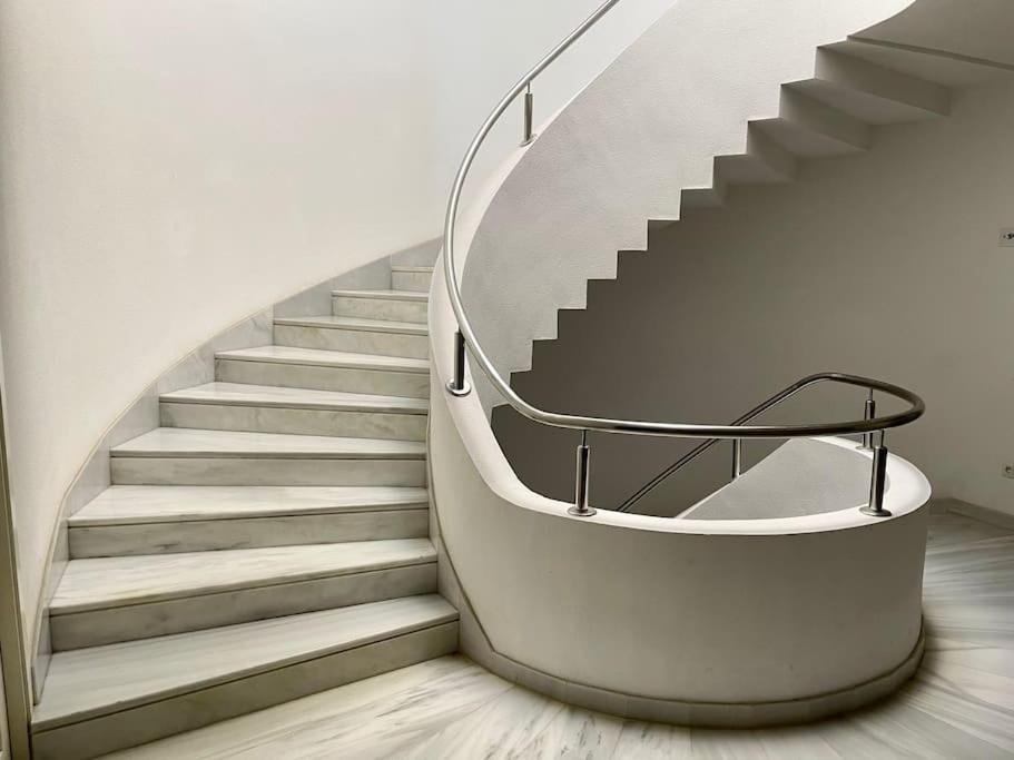 Couples Only, beautiful 1 Bedroom Apartment in Victoria Building