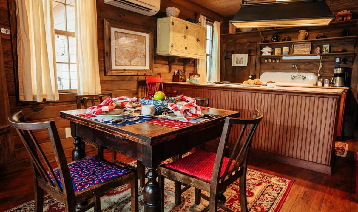 Jasper Vacations - The Bird  Butterfly Inn - Property Image 17